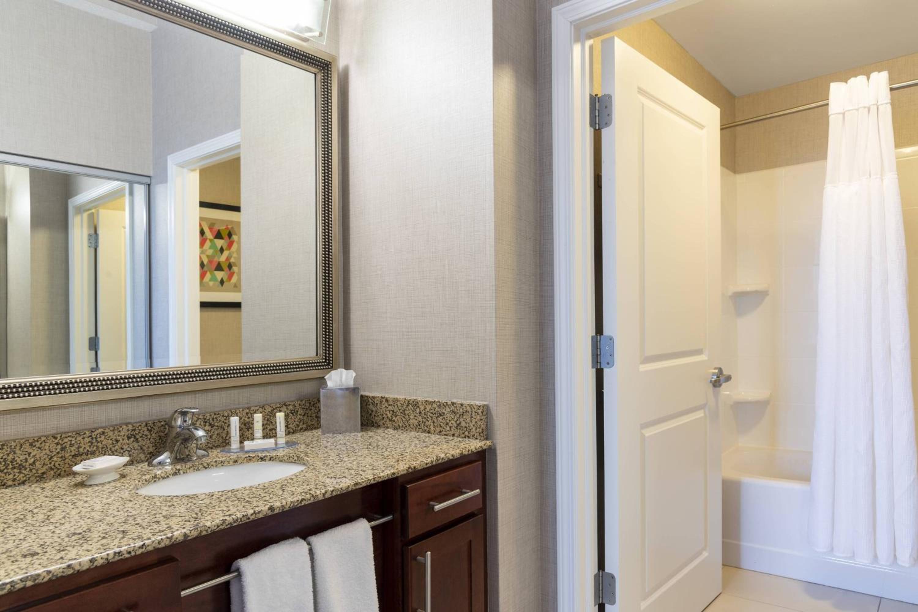 Two-Bedroom Suite - Photo 8
