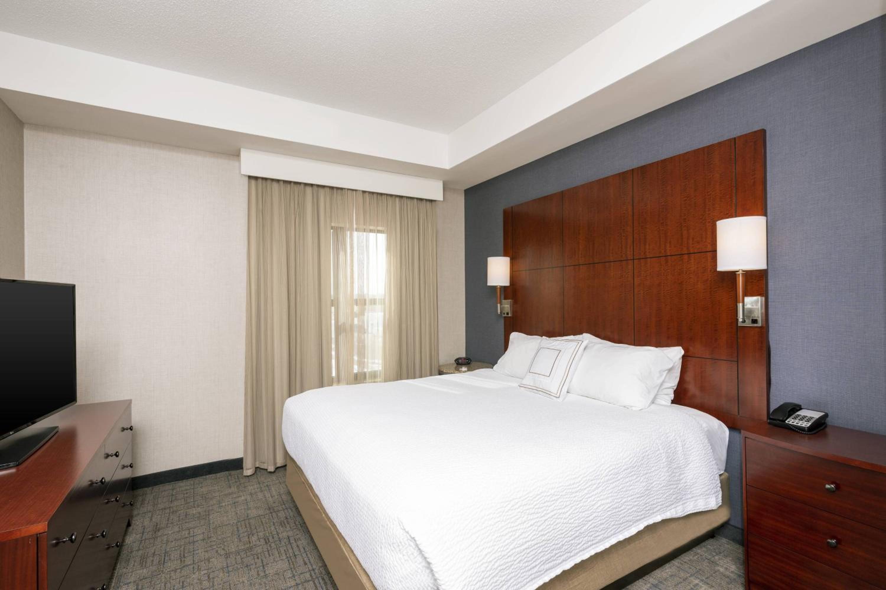 Two-Bedroom Suite - Photo 7