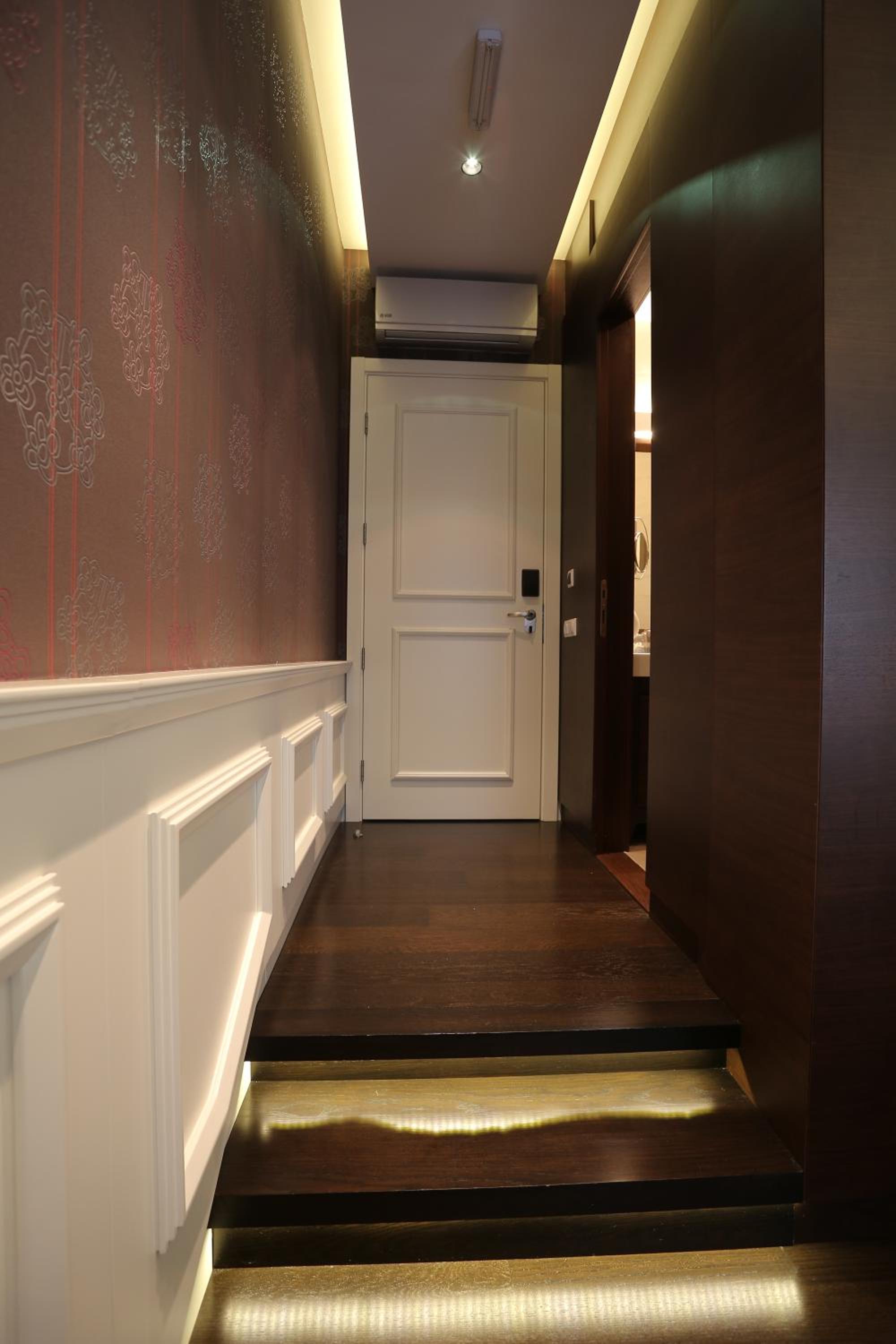 Luxury Suite with Free Parking - Photo 10