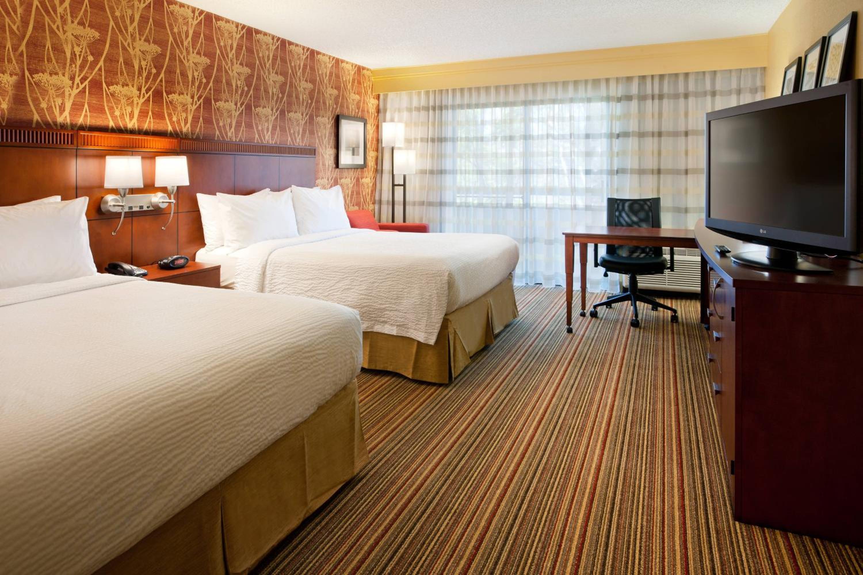 Queen Room with Two Queen Beds - Photo 1