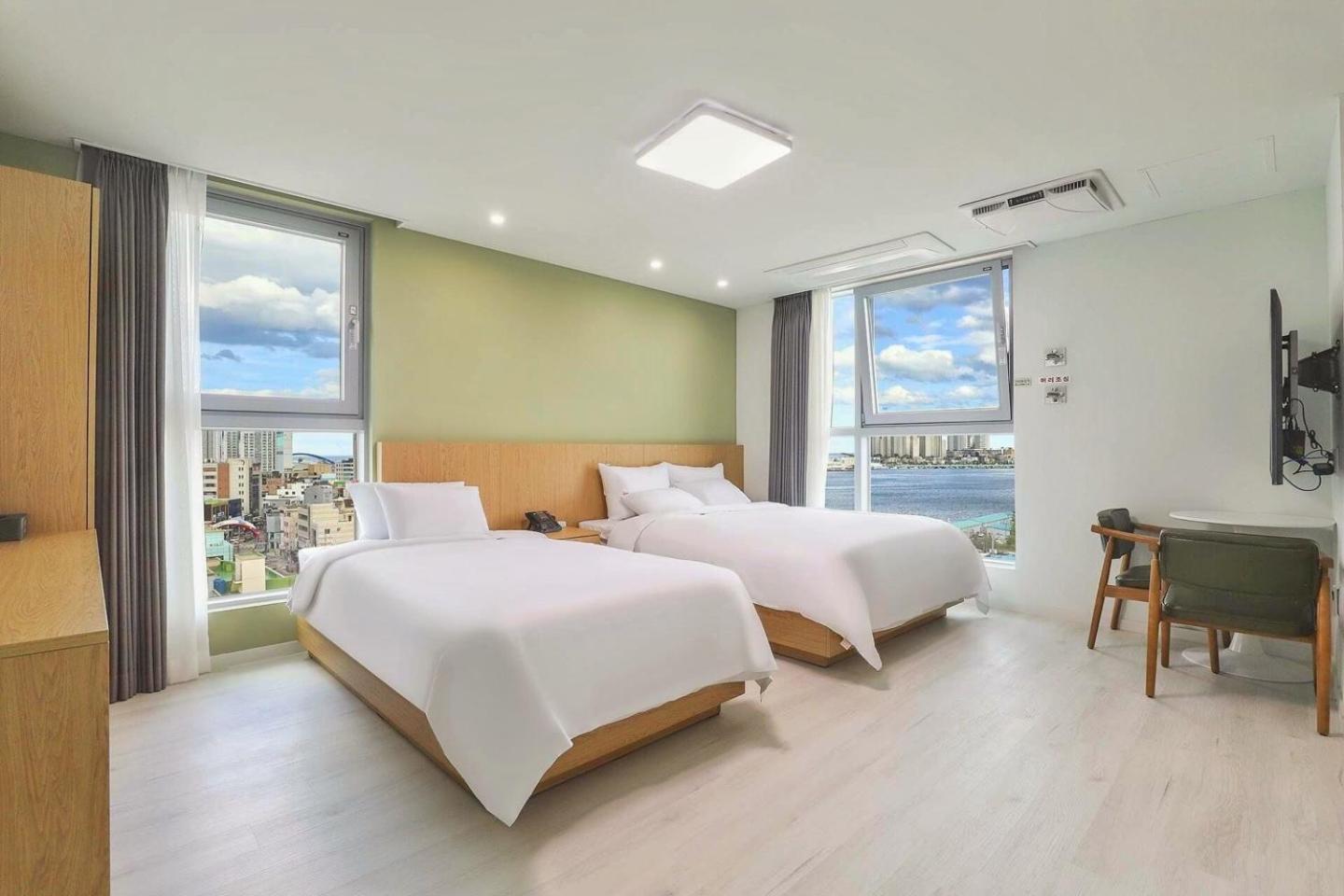 Suite - Photo 1
