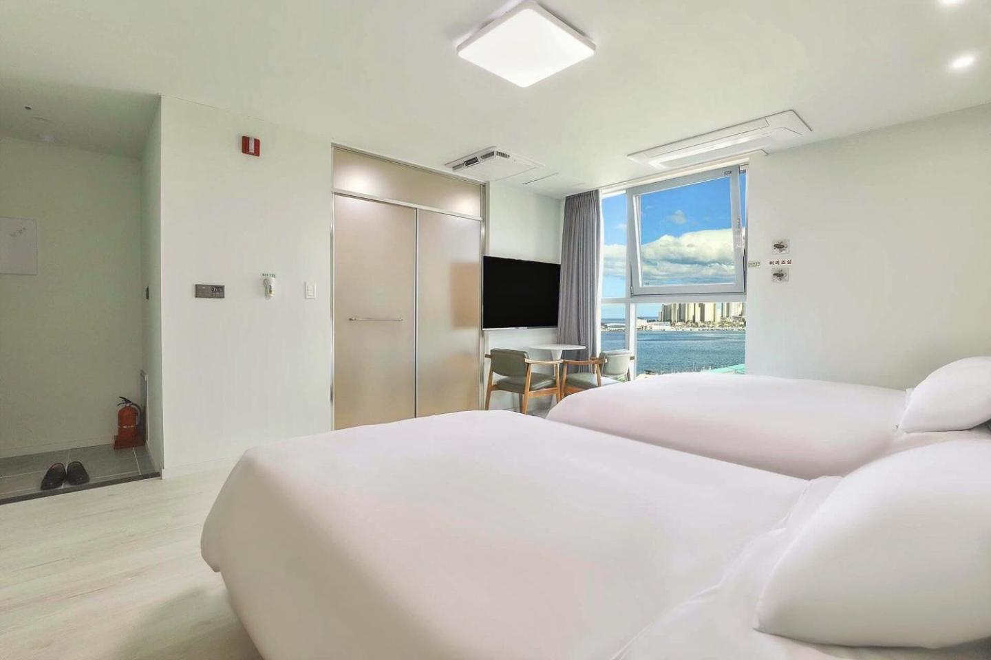 Suite - Photo 21