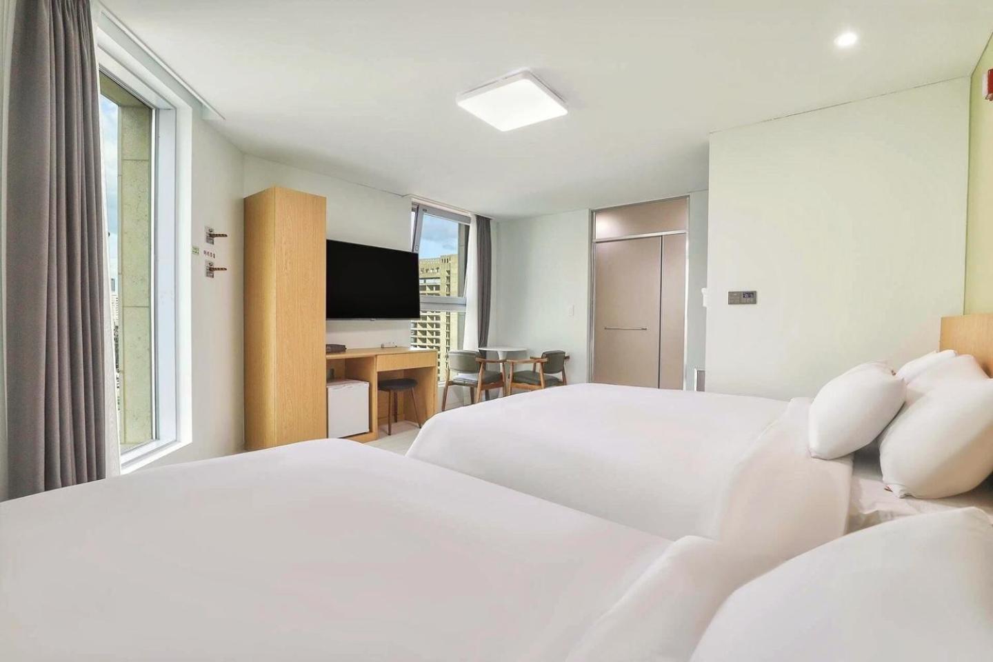 Suite - Photo 14