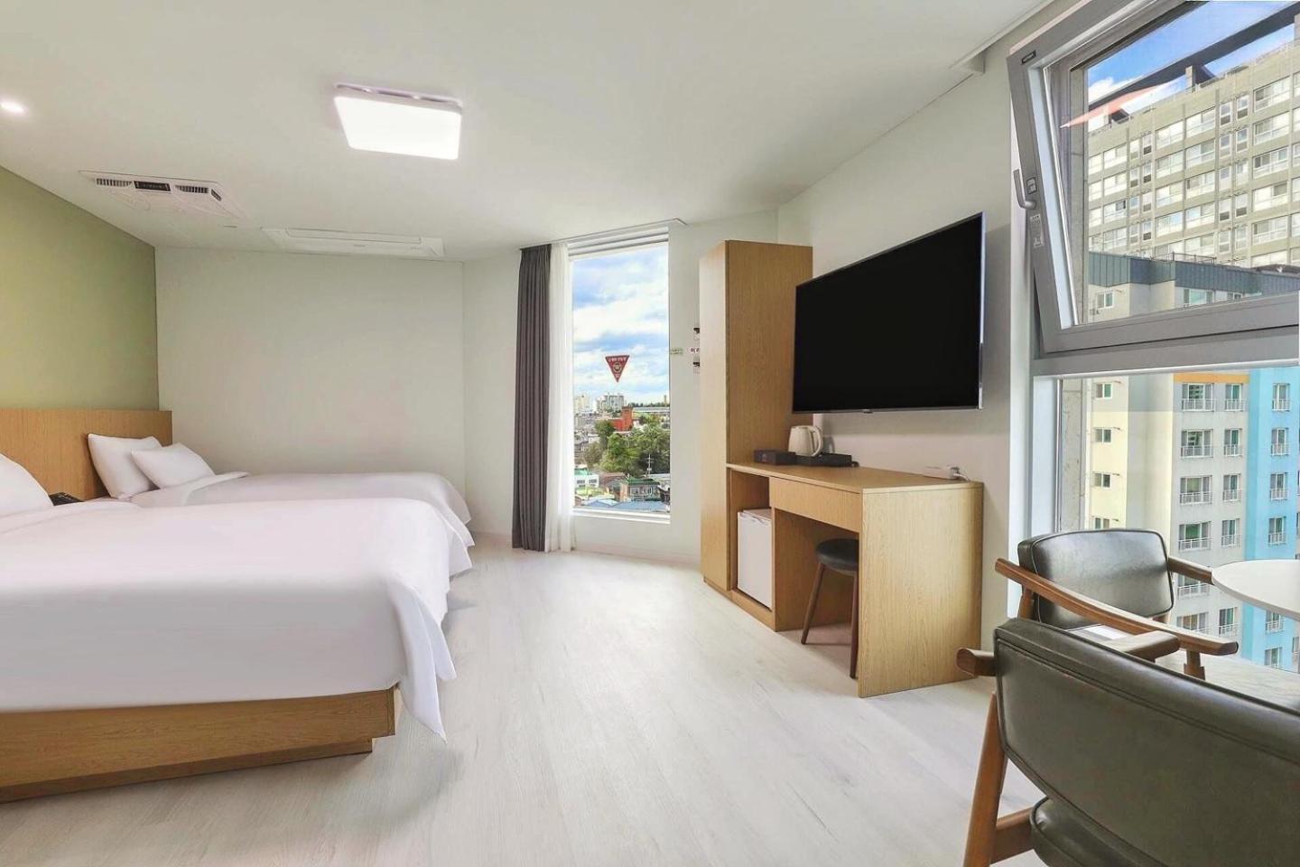 Suite - Photo 12