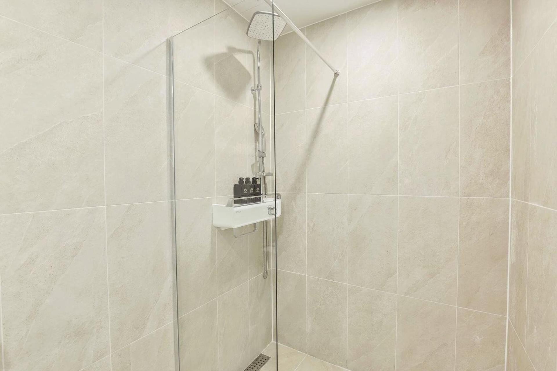 Suite - Photo 19