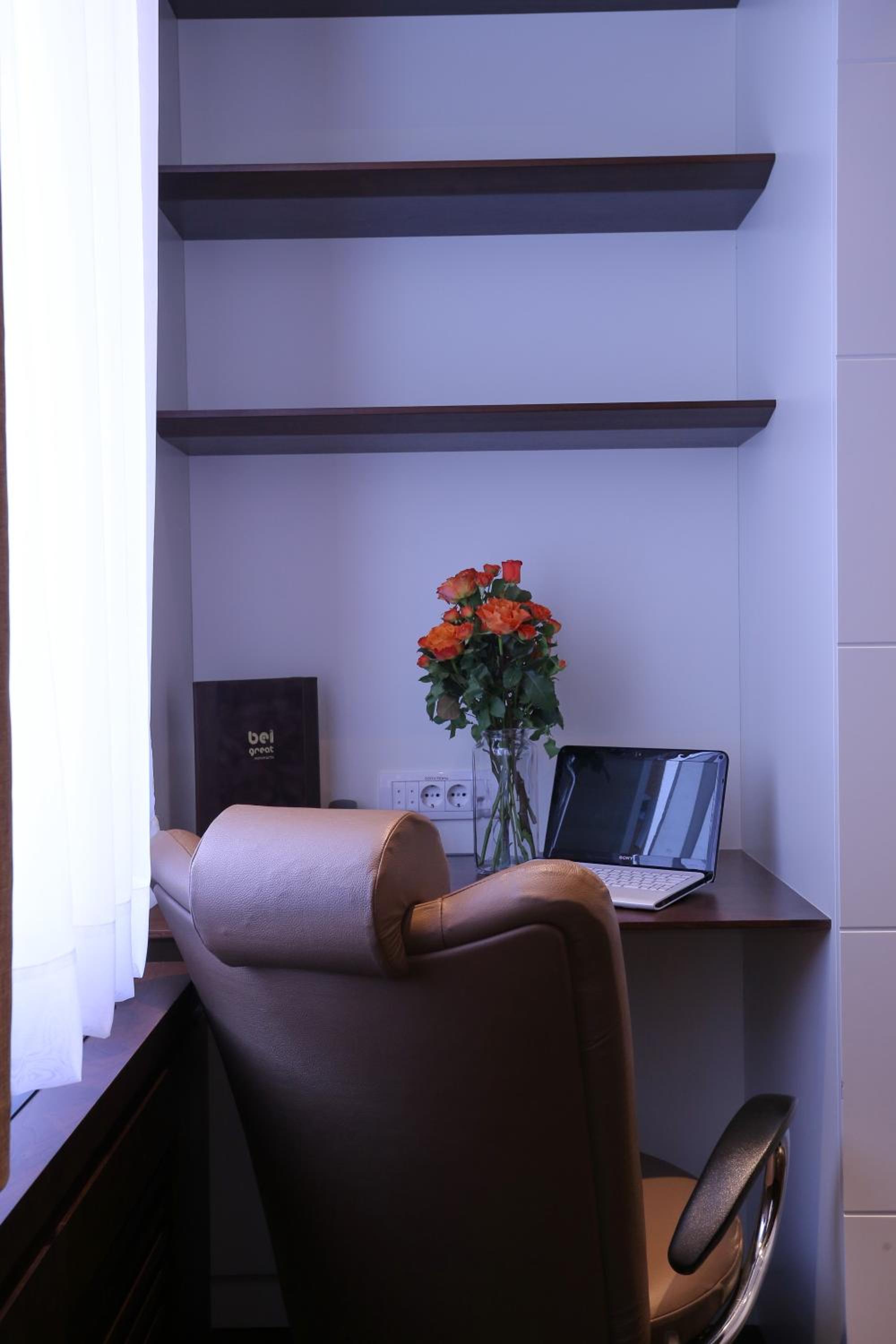 Superior King Suite with Free Parking - Photo 28