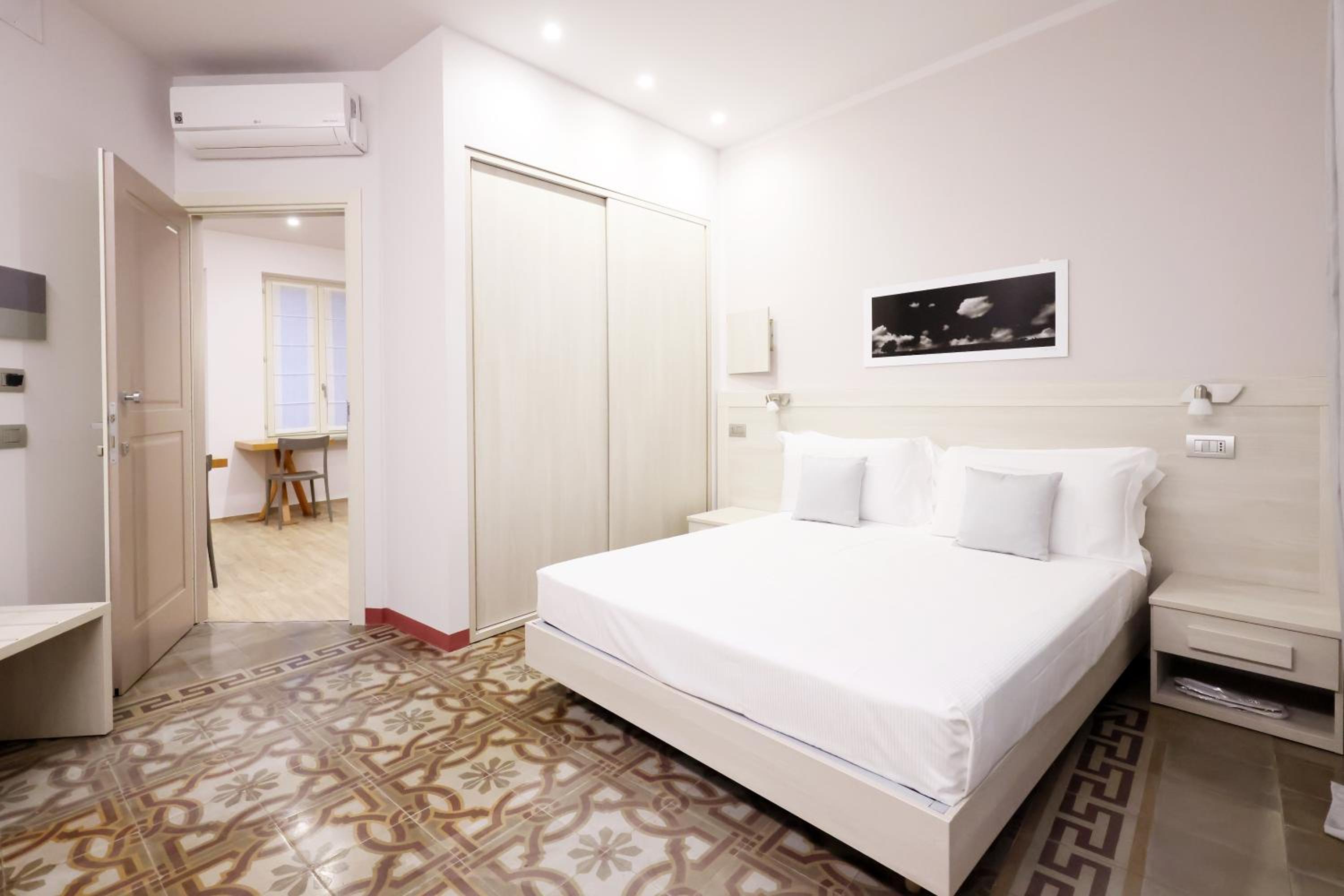 Large Double Room photo 3