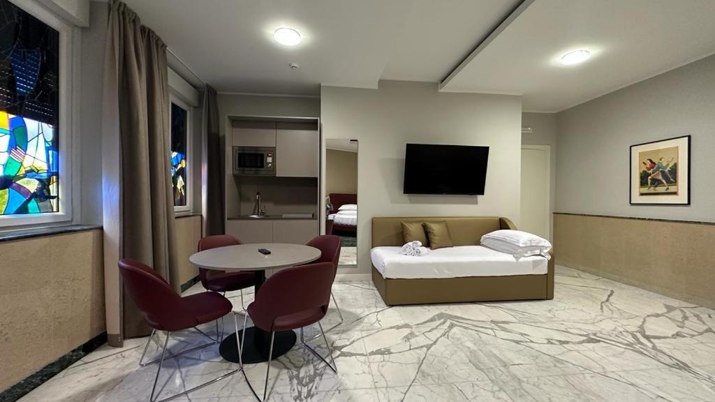 King Studio with Sofa Bed