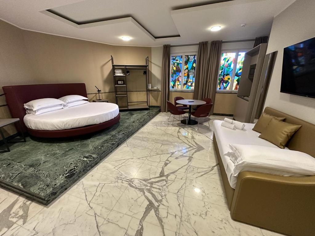 Deluxe Triple Room with Sea View - Photo 1