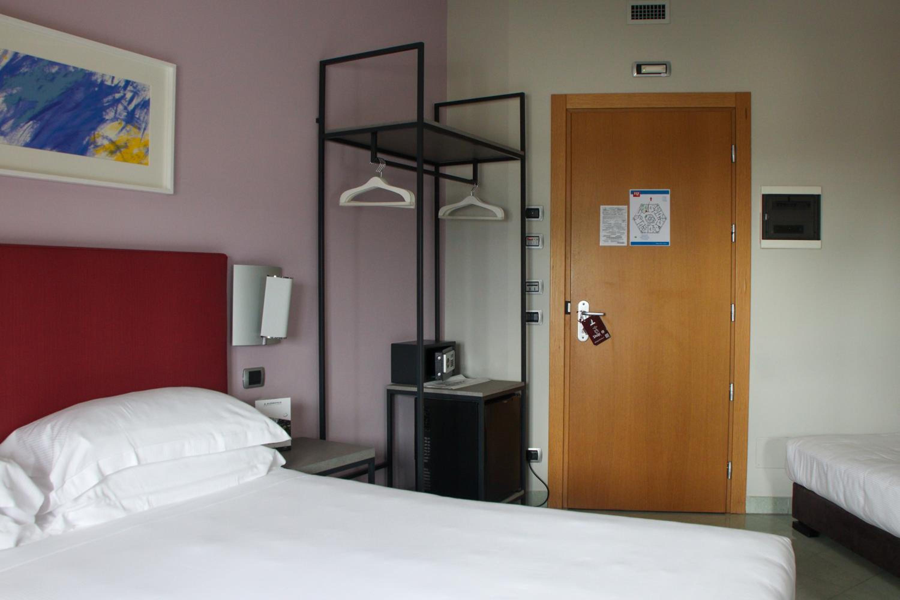 Deluxe Triple Room with Sea View - Photo 6