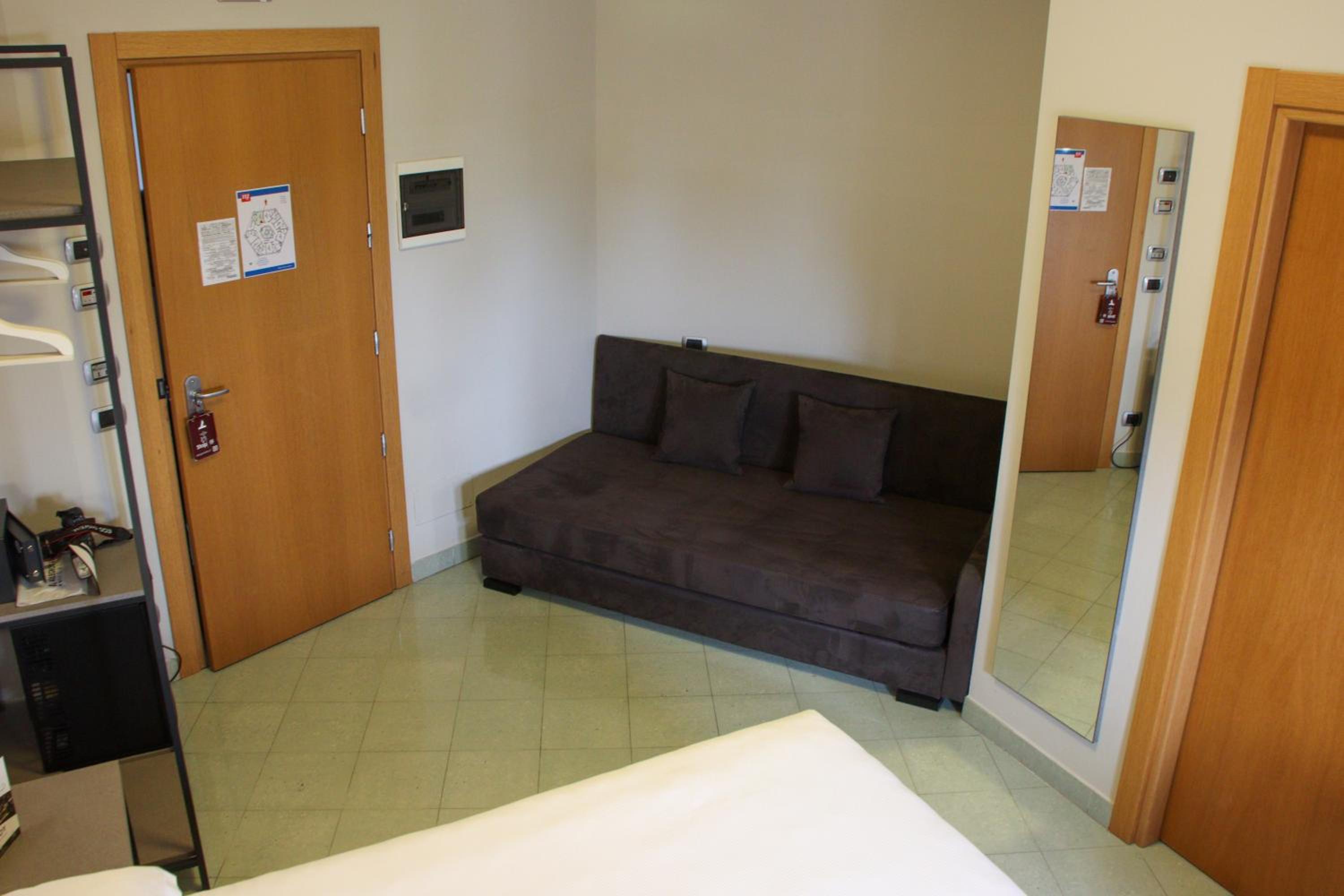 Deluxe Triple Room with Sea View - Photo 2