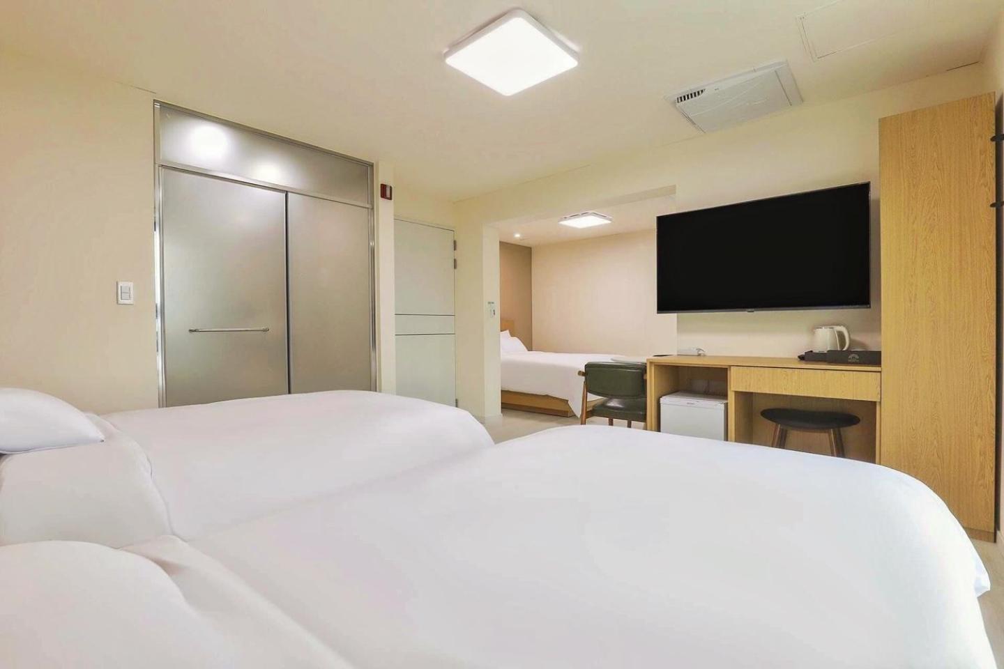 Family Suite - Photo 9