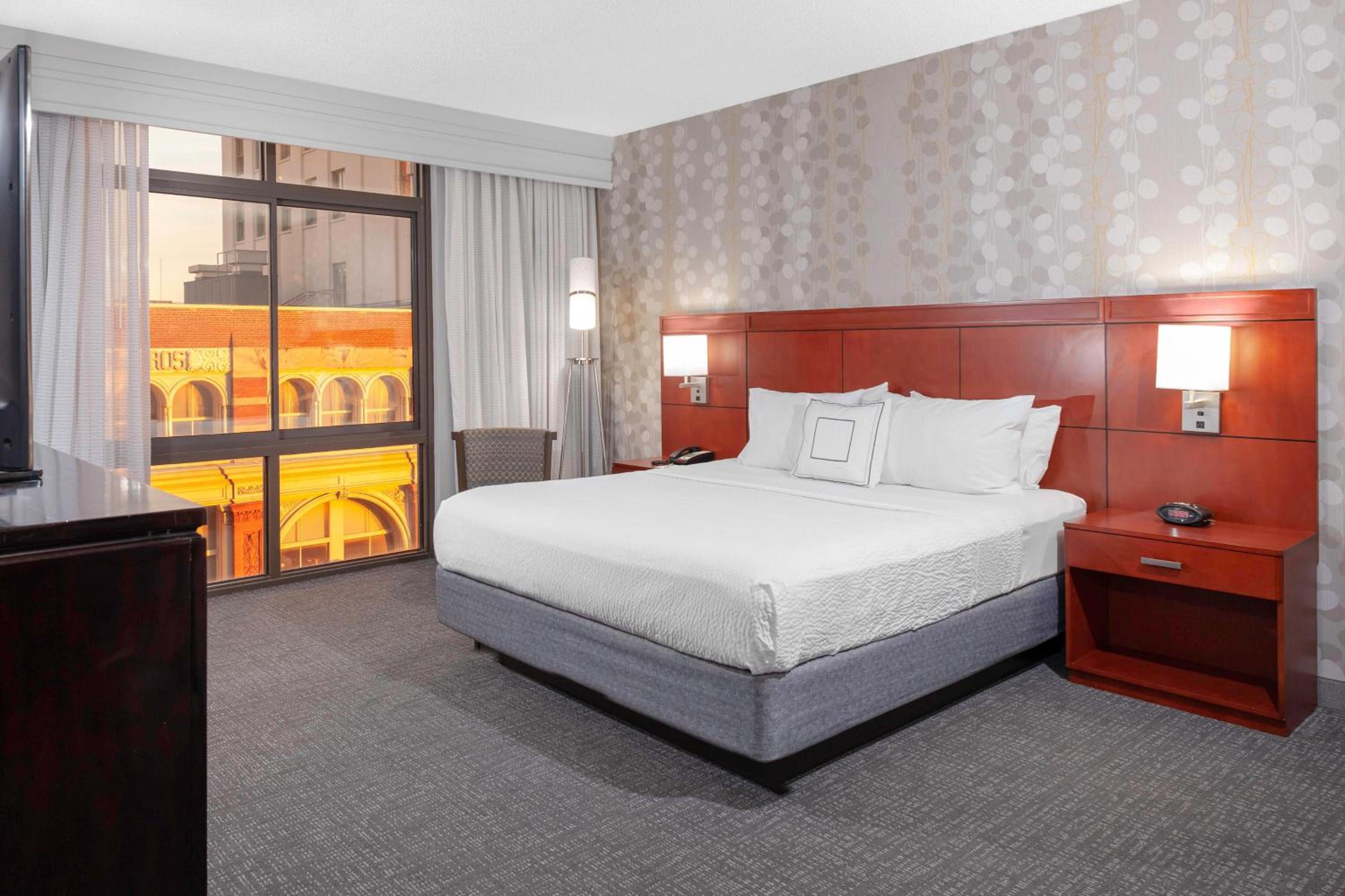 One-Bedroom King Suite - Photo 2