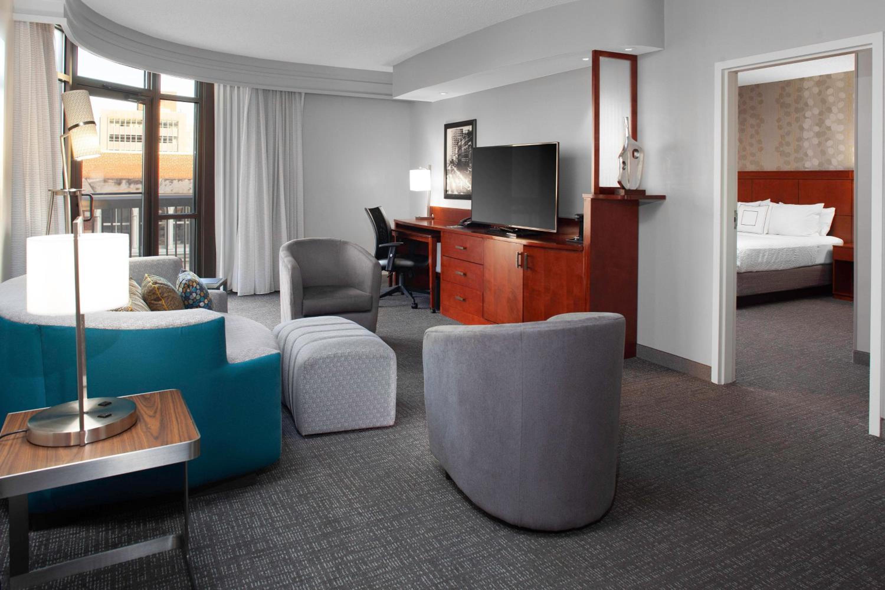 One-Bedroom King Suite - Photo 4