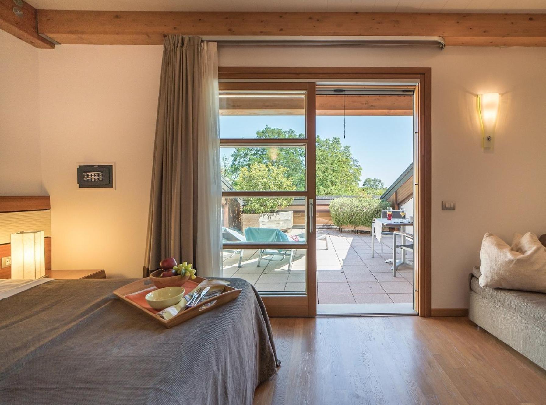 Standard Room with Balcony photo 2