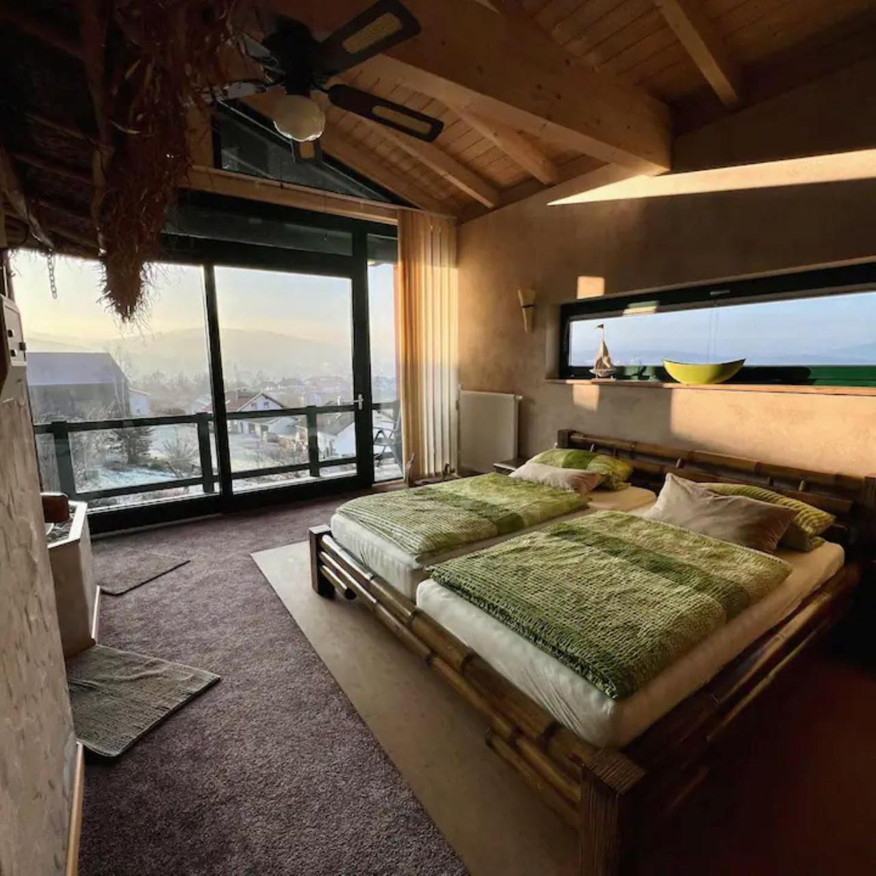 One-Bedroom House photo 1