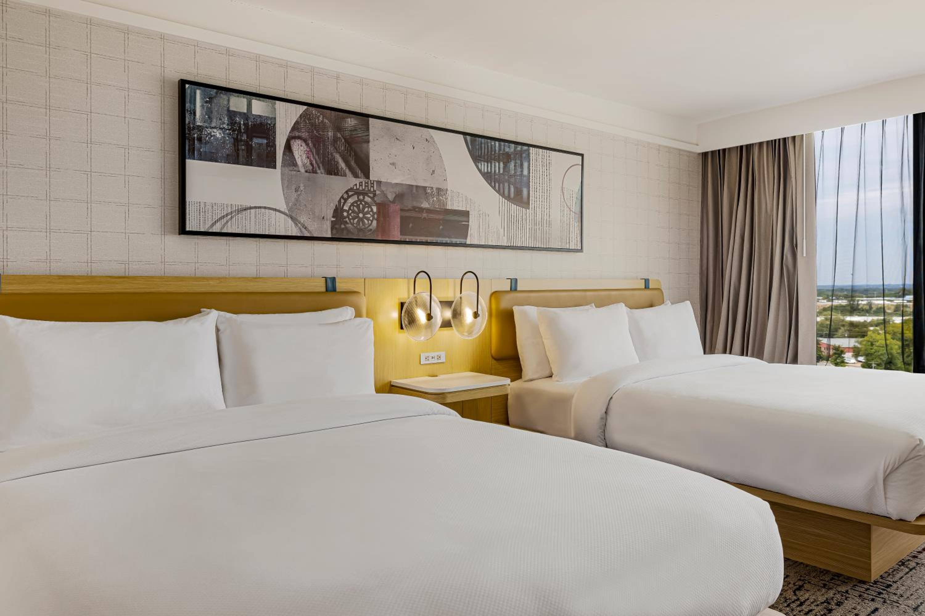 Premiume Queen Room with Two Queen Beds and Skyline View photo 1