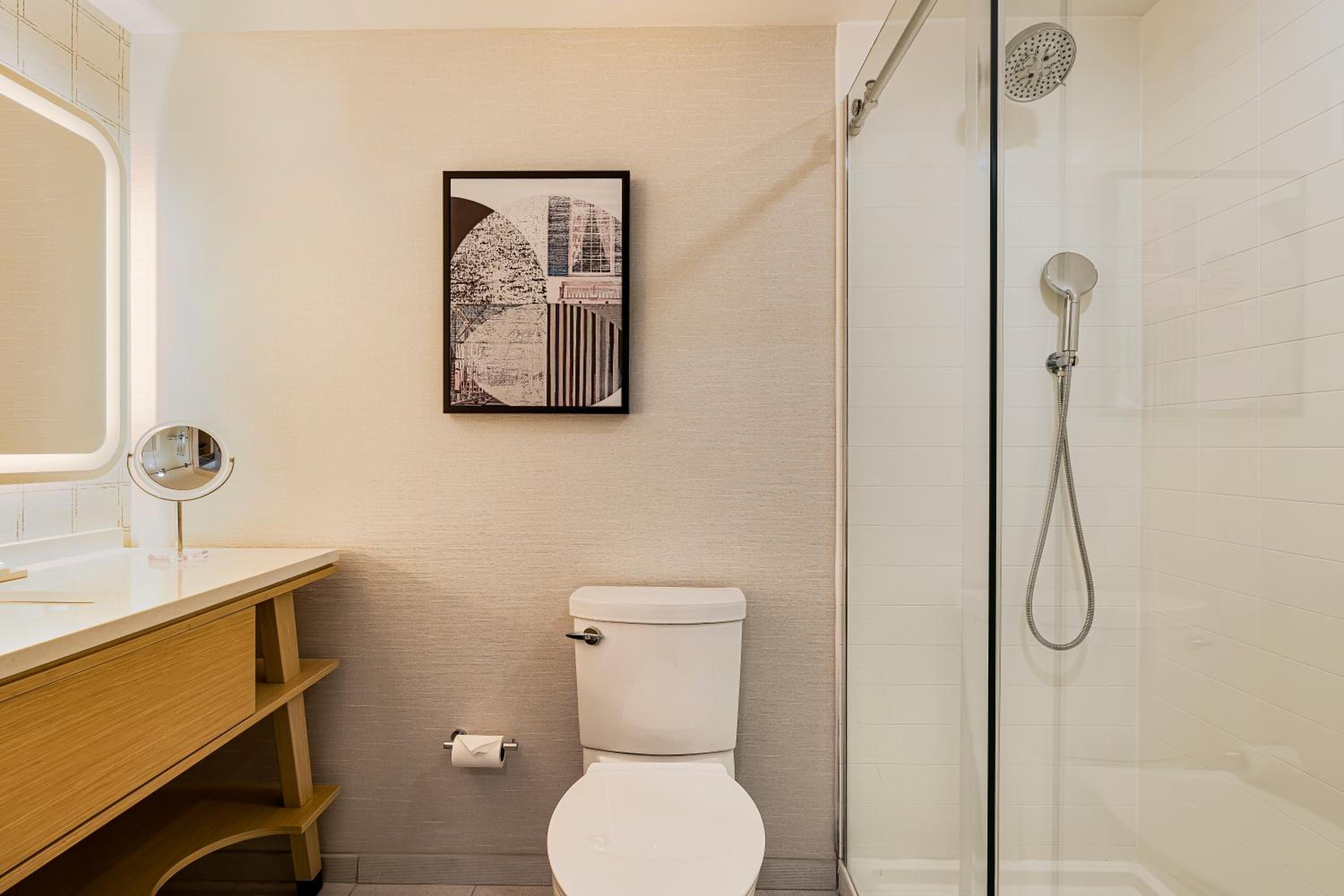 Premium King Room with Skyline View photo 3