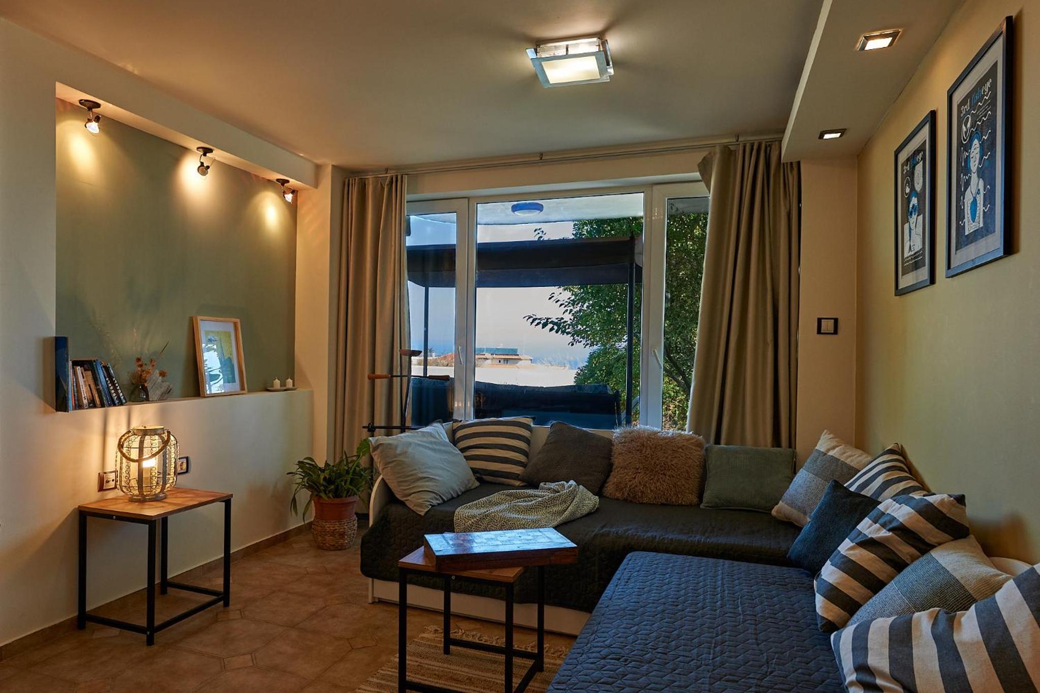 Apartment with Garden View