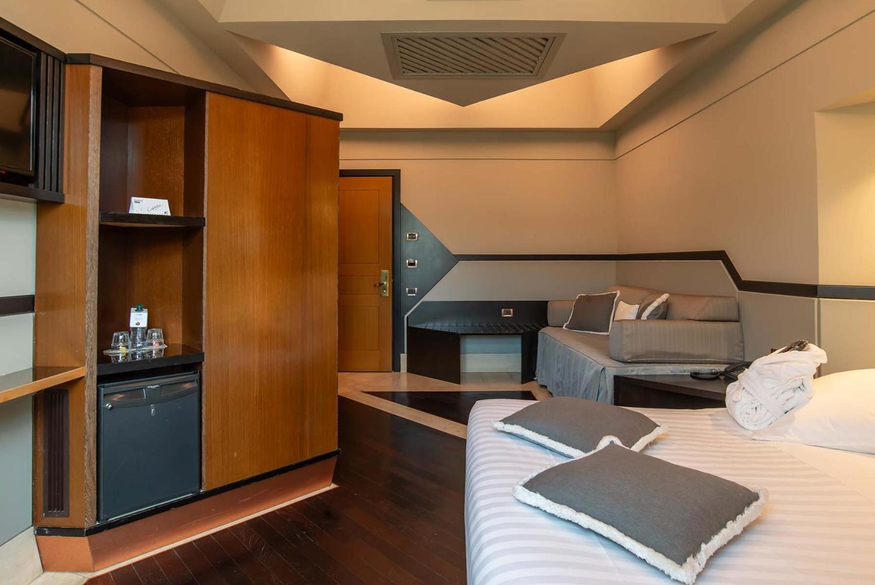Triple Room thumbnail 6
