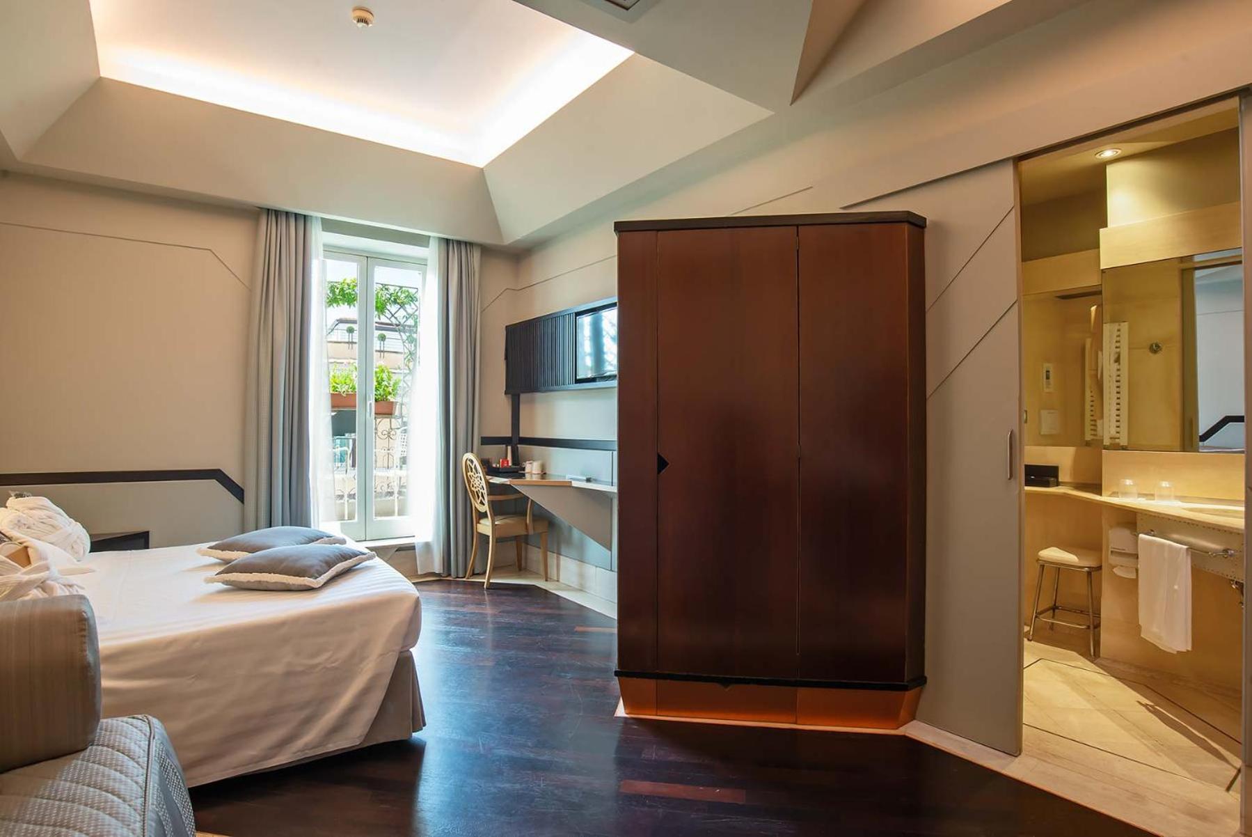 Triple Room thumbnail 5