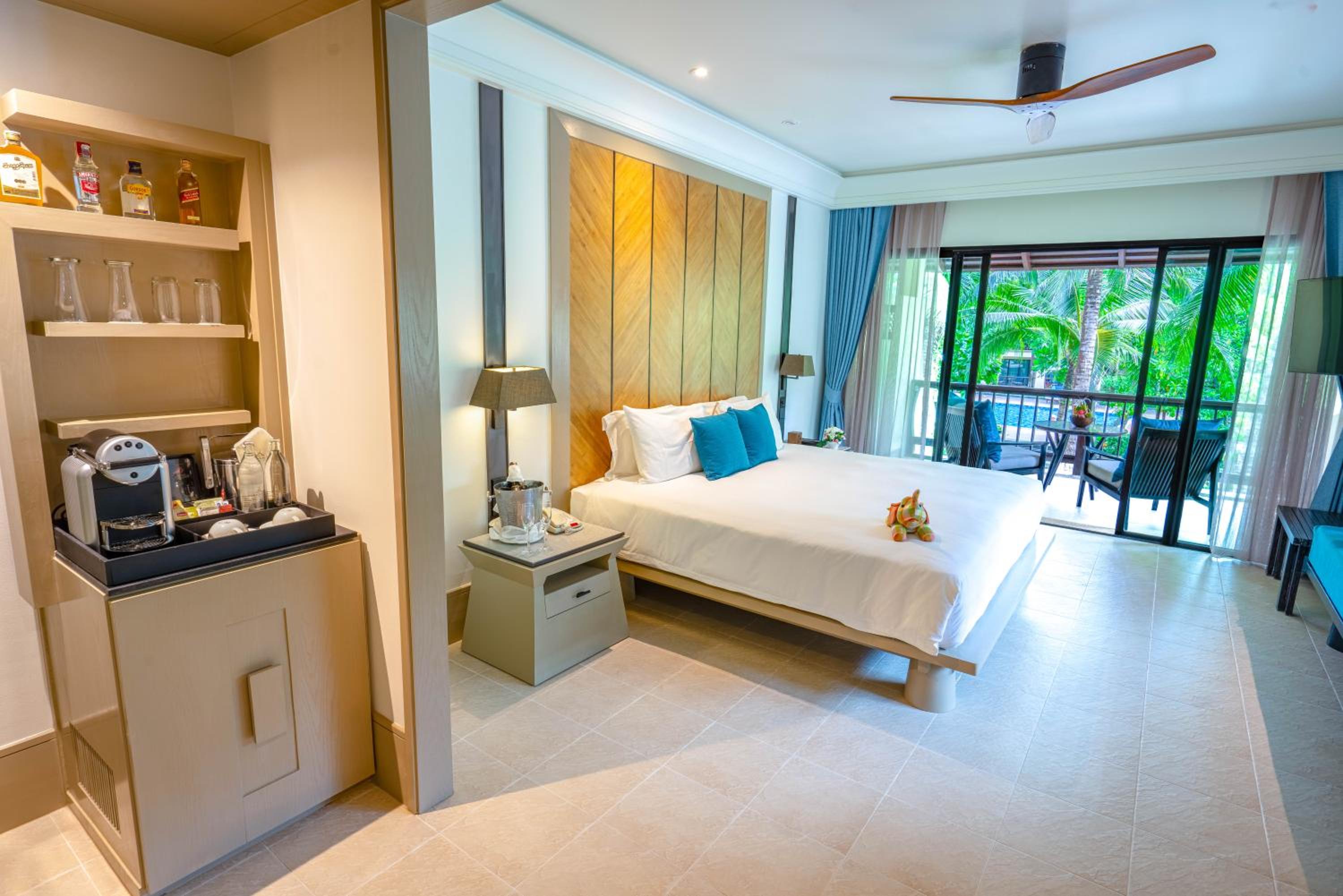 Deluxe Pavilion King Room (Upper Floor) - Free Airport Shuttle  - Photo 3