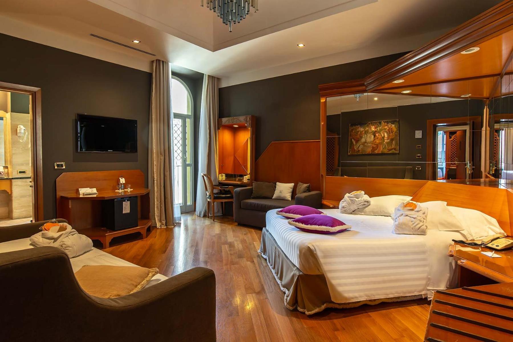 Superior Double Room thumbnail 6