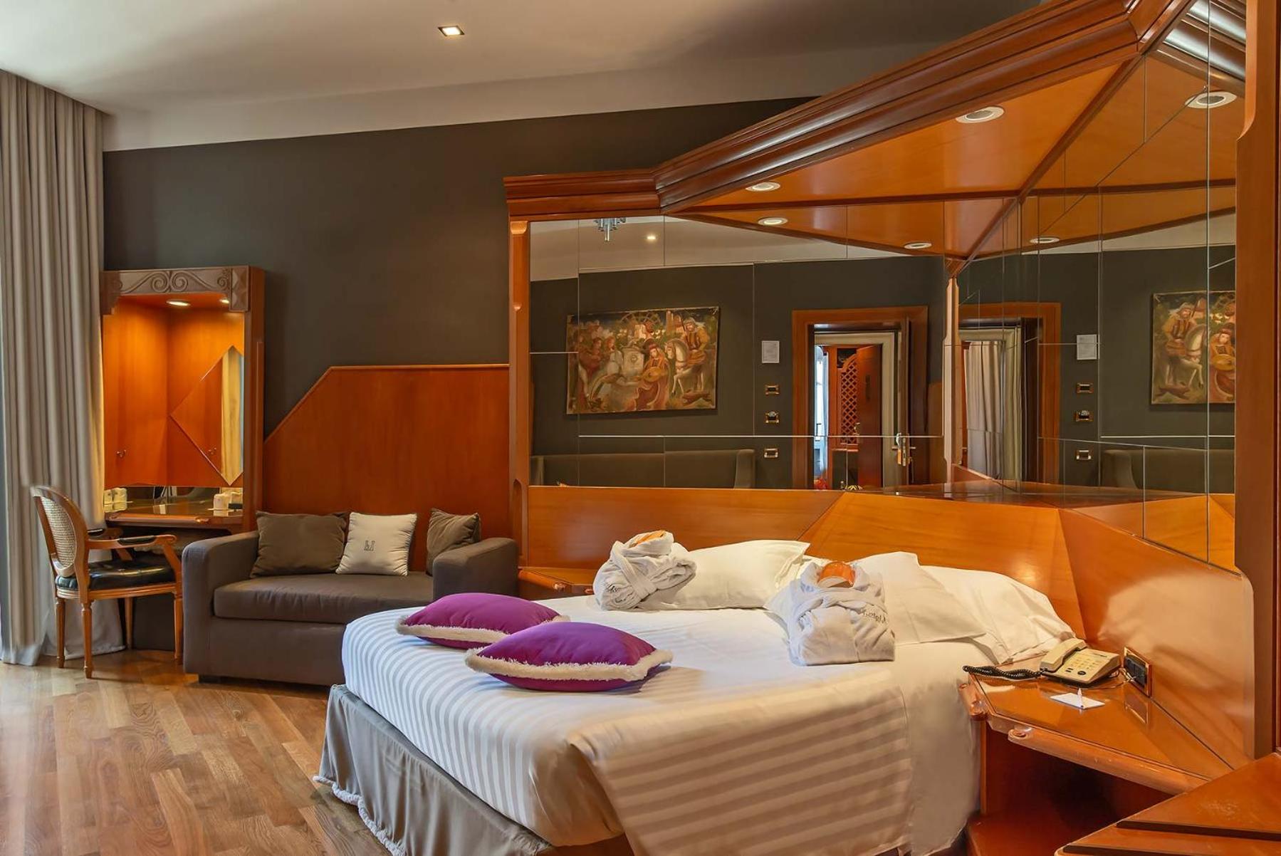 Superior Double Room thumbnail 5