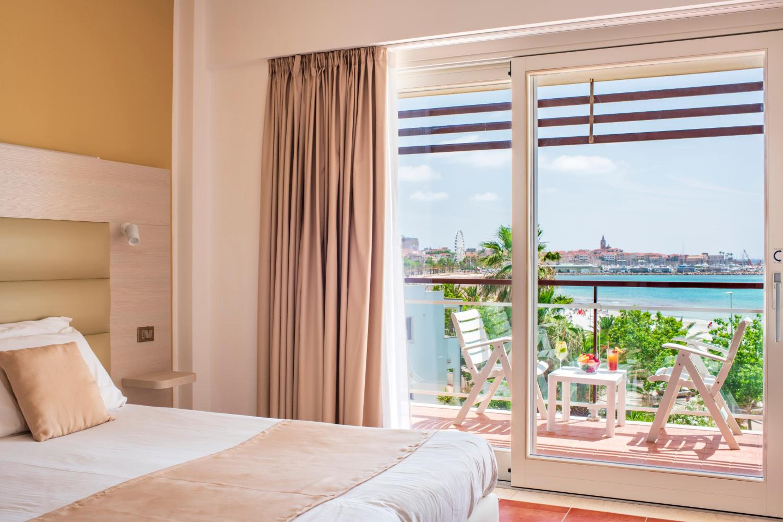Double Room with Sea or Pool View - Photo 9