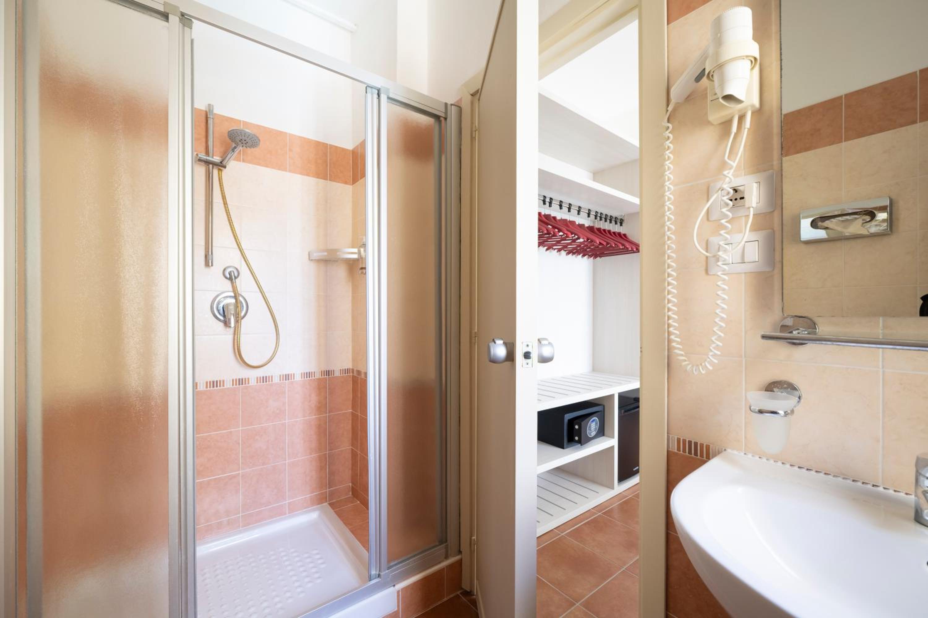 Double Room with Sea or Pool View - Photo 7