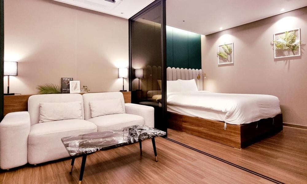 [Swimming PKG for 2 People] Suite