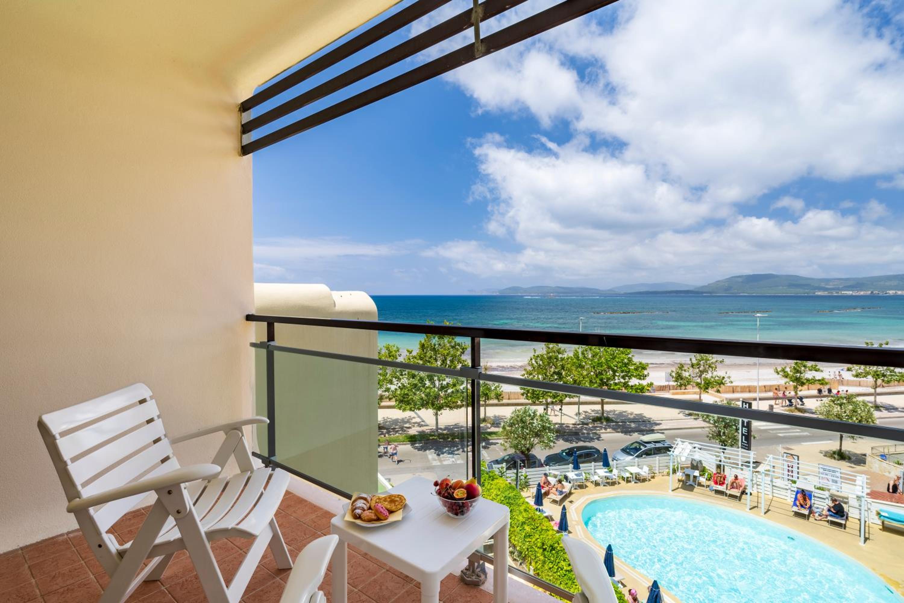 Double Room with Sea or Pool View - Photo 5