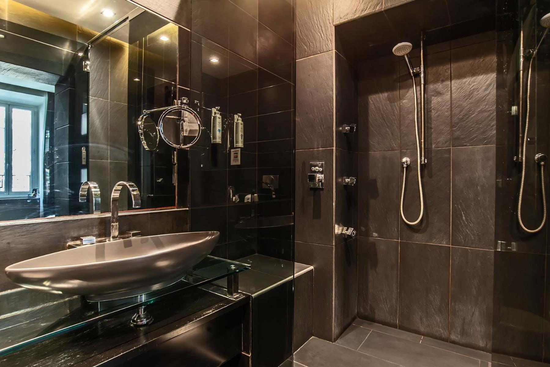 Exclusive Double Room with Spa Bath thumbnail 5