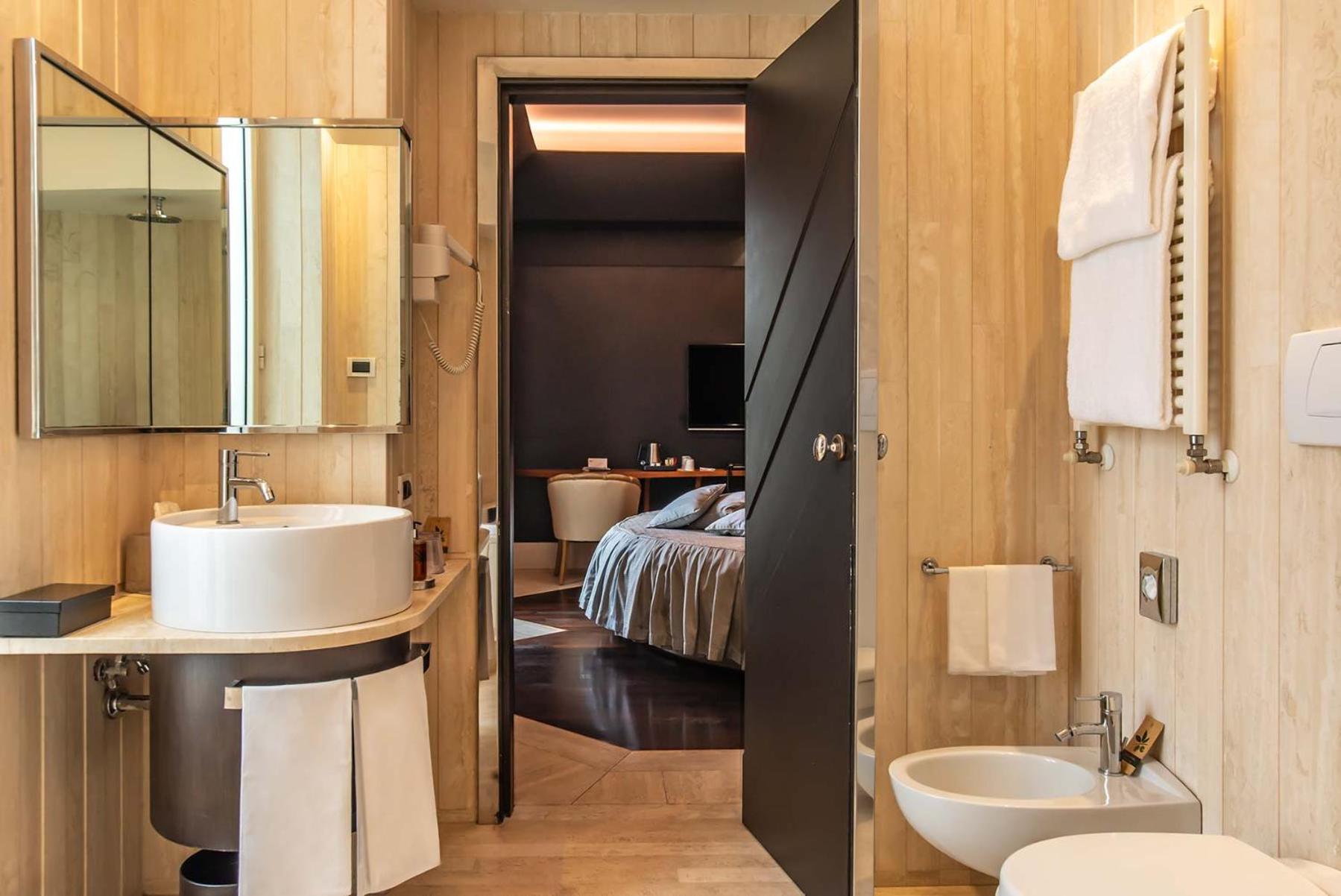 Exclusive Double Room with Spa Bath thumbnail 5