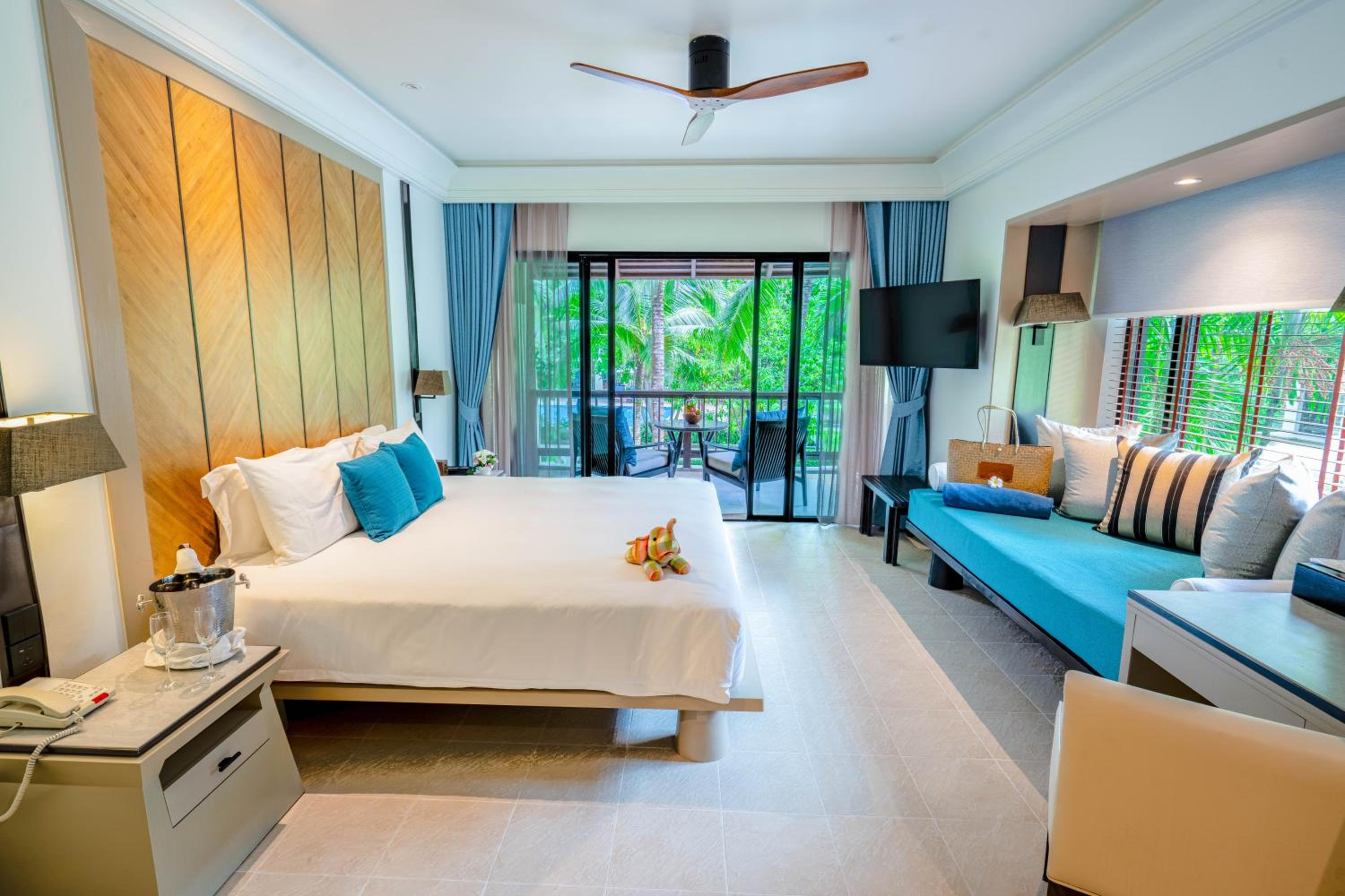 Deluxe Pavilion King Room (Upper Floor) - Free Airport Shuttle  - Photo 4