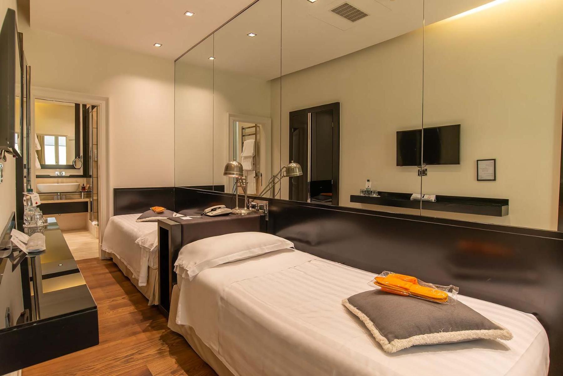 Available room thumbnail 5