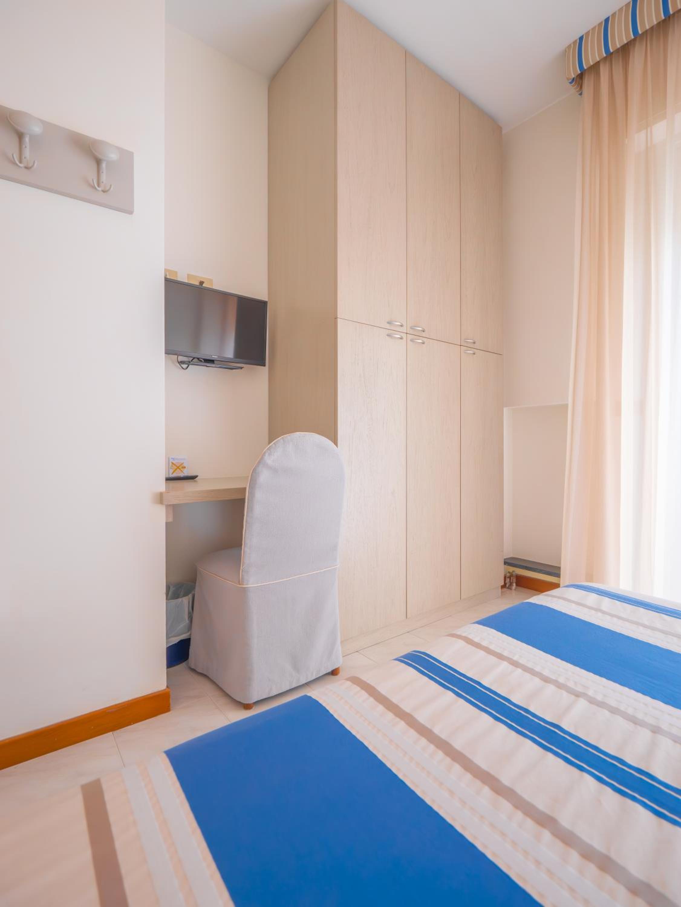 Double or Twin Room with Balcony - Photo 36