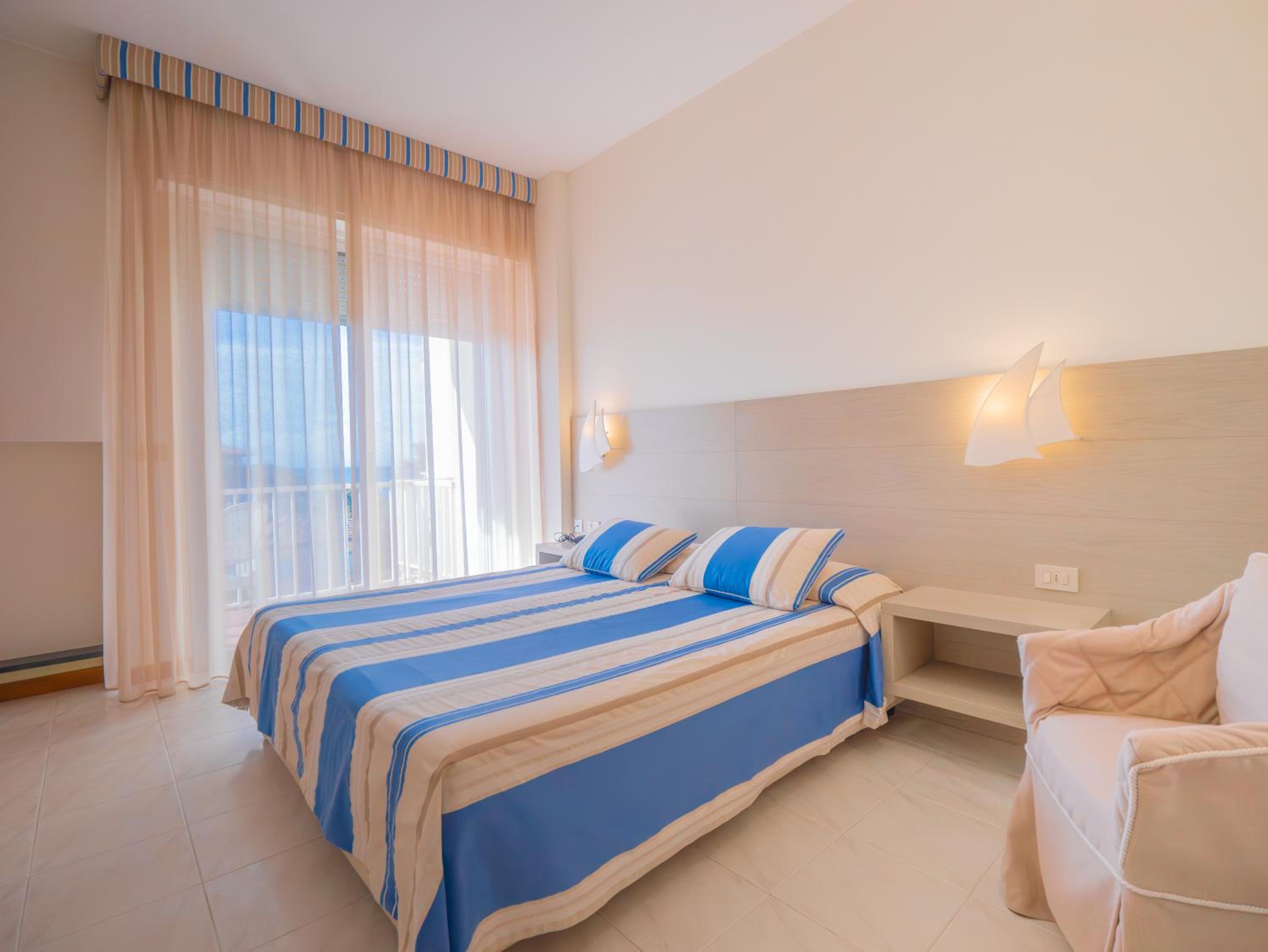 Double or Twin Room with Balcony and Sea View photo 1