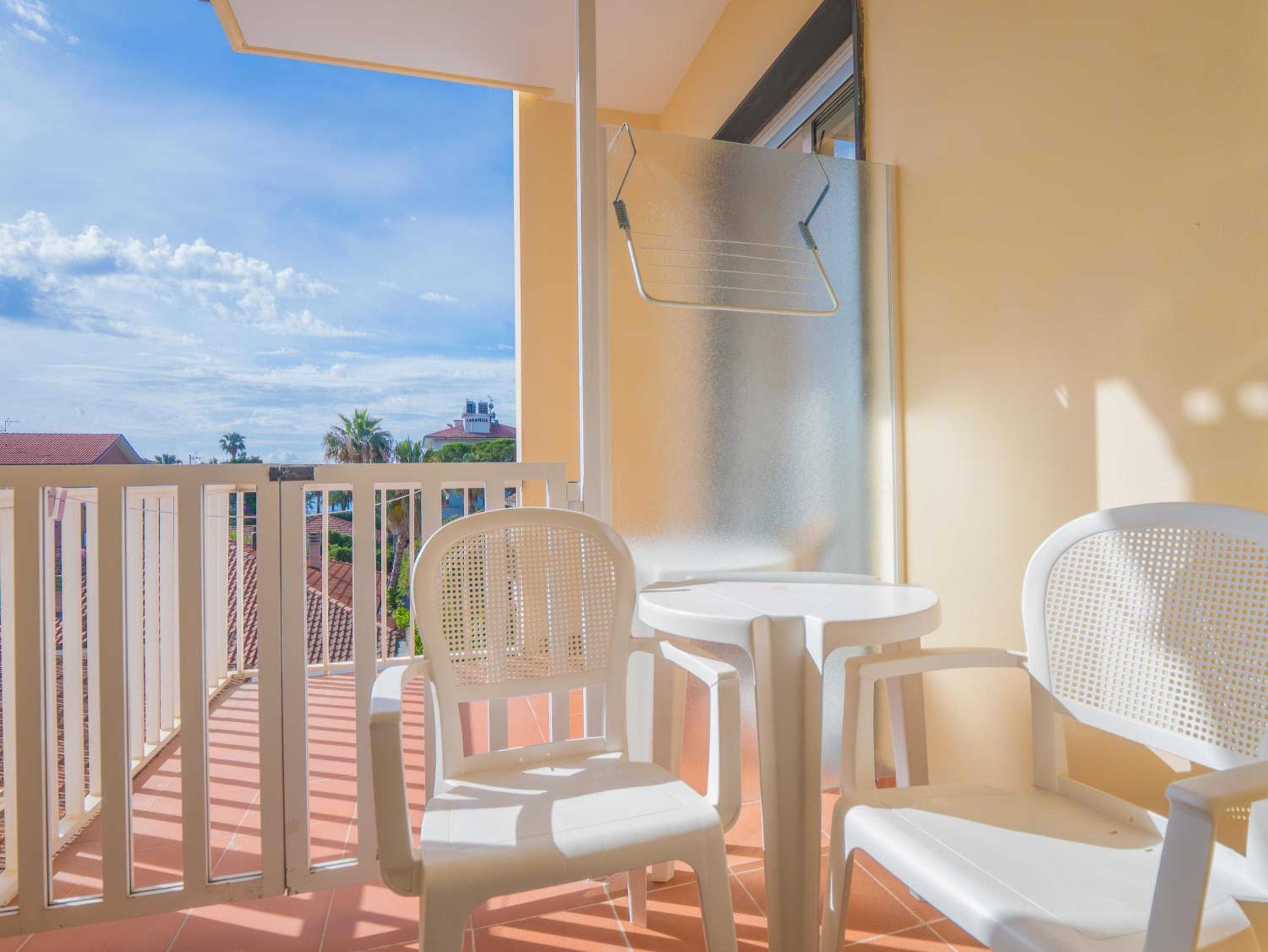 Double or Twin Room with Balcony - Photo 37