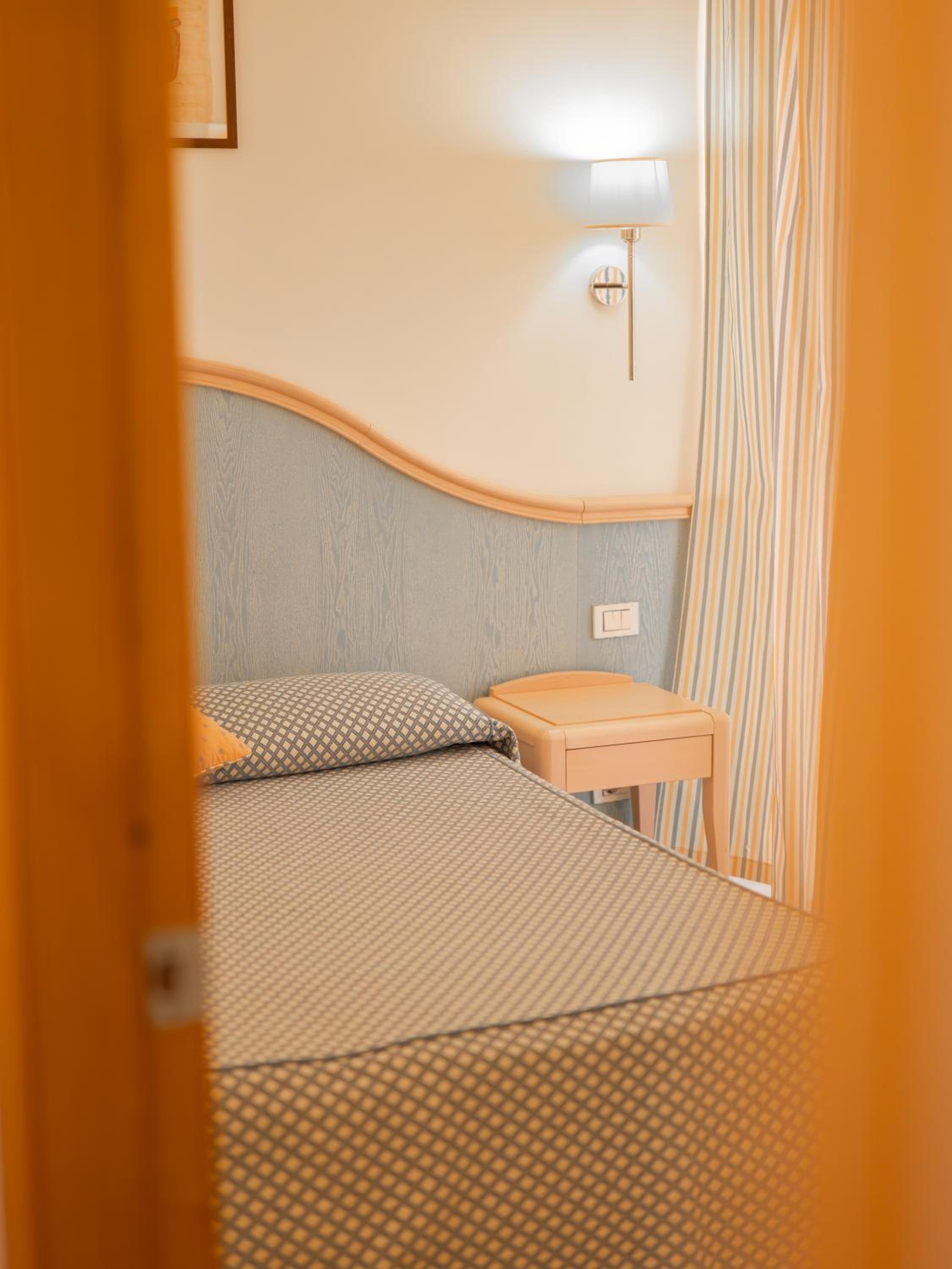 Double or Twin Room with Balcony - Photo 4