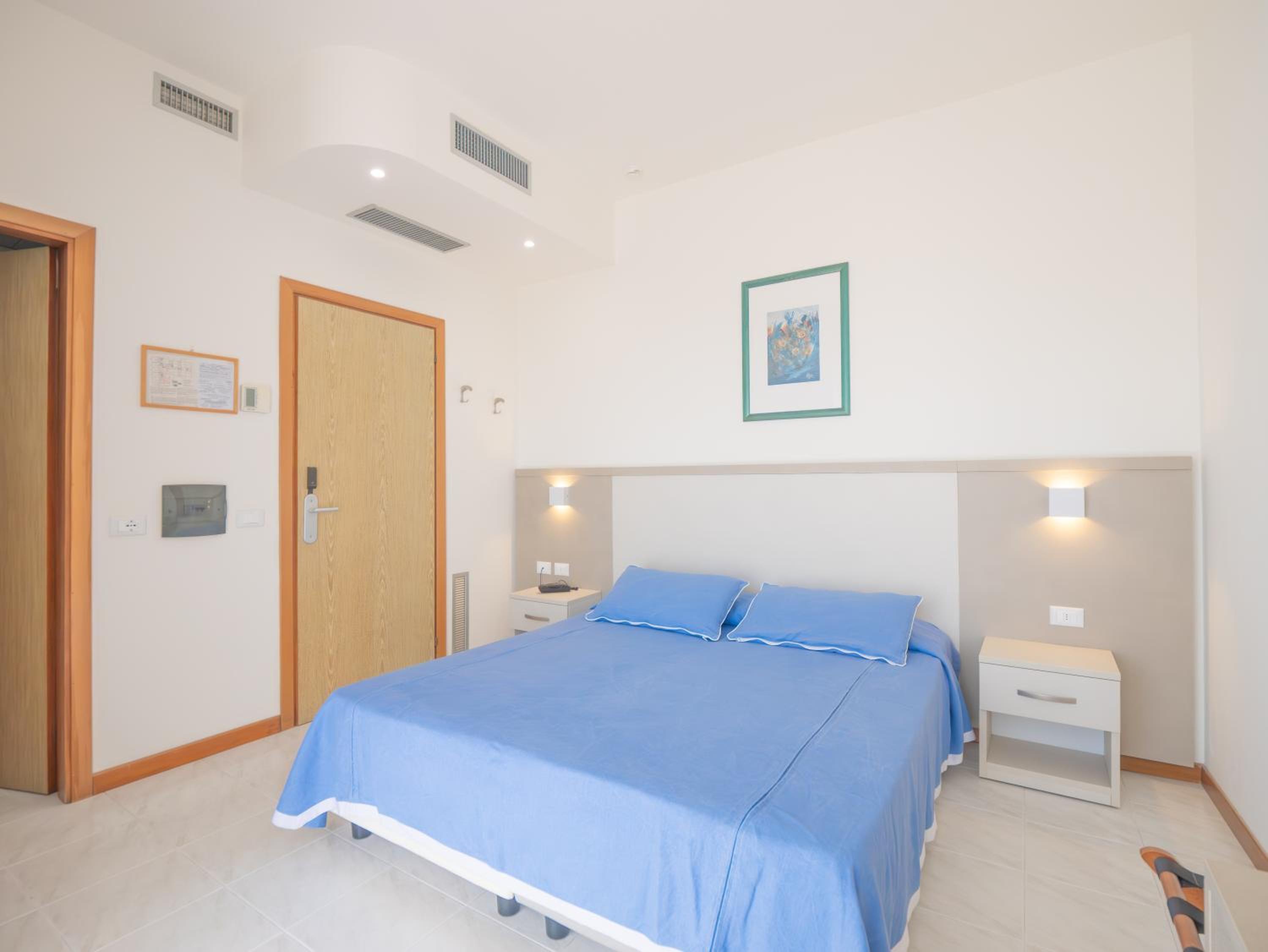 Double or Twin Room with Balcony - Photo 1