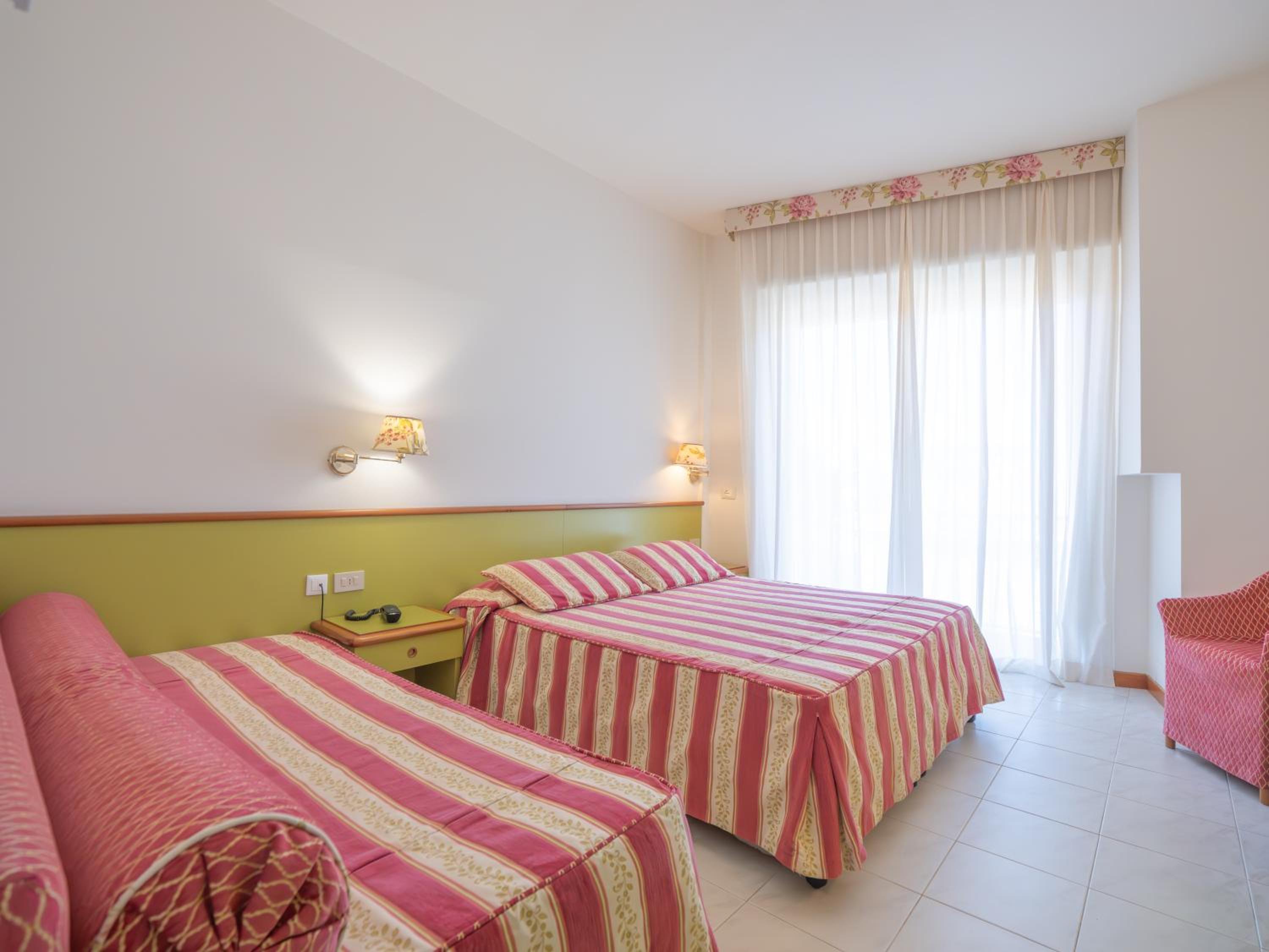 Triple Room - Photo 9