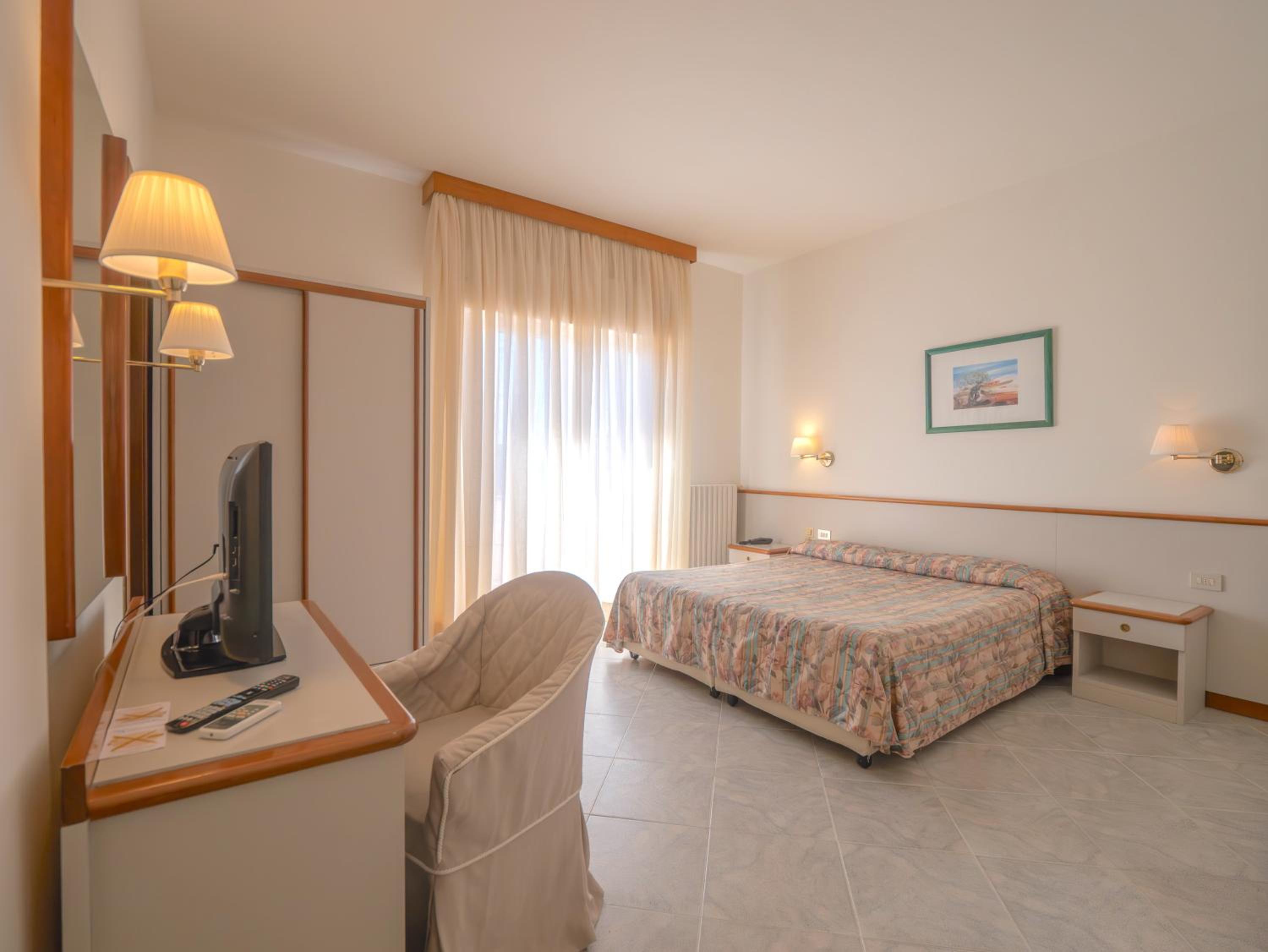 Double or Twin Room with Balcony - Photo 34