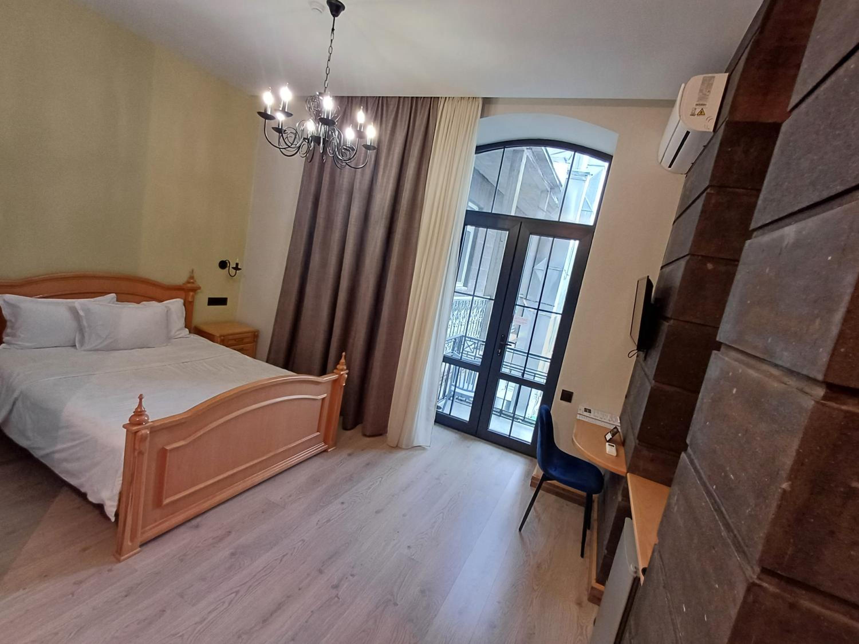 Deluxe Double Room with Balcony photo 1
