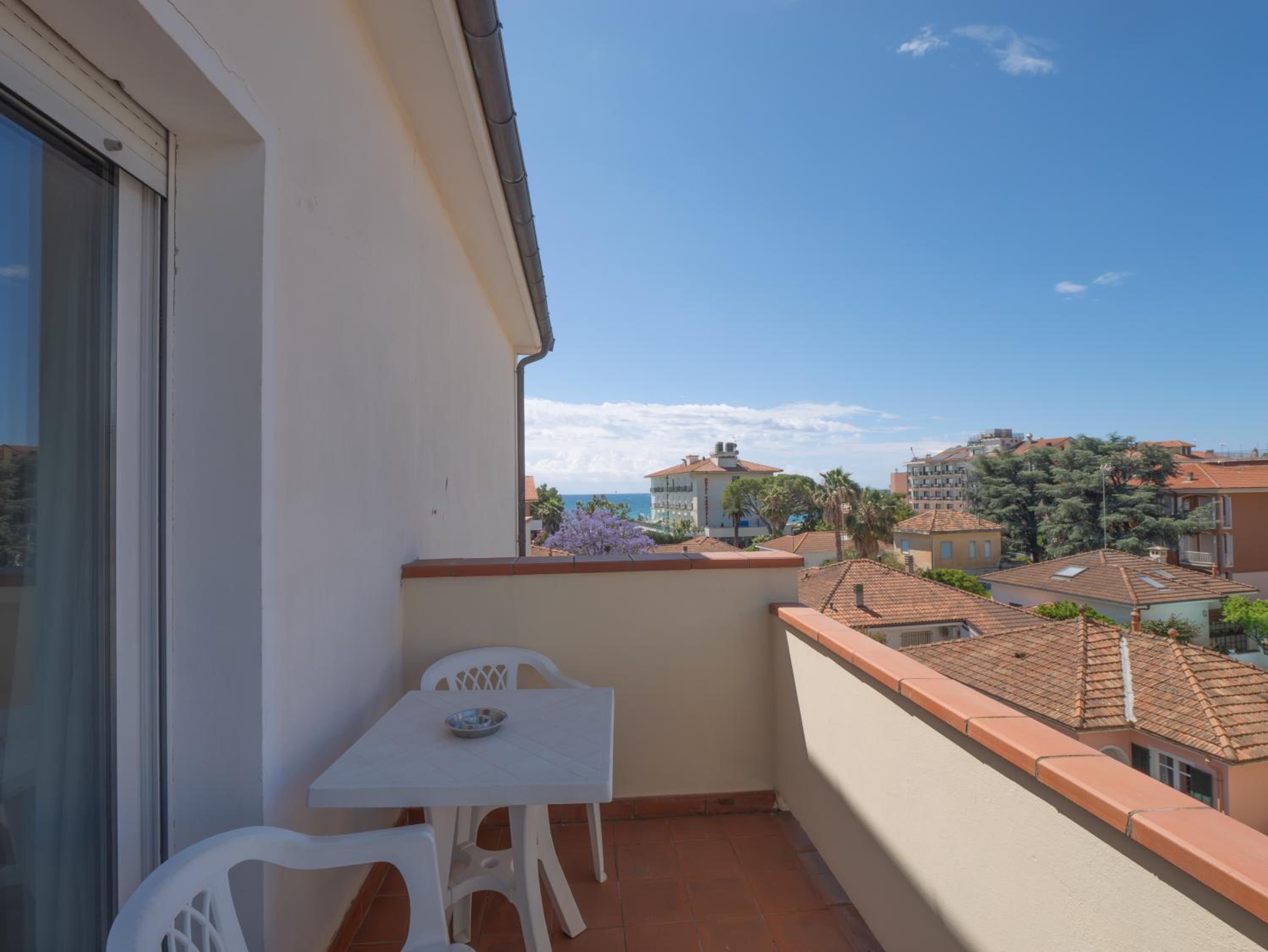 Double or Twin Room with Balcony - Photo 31