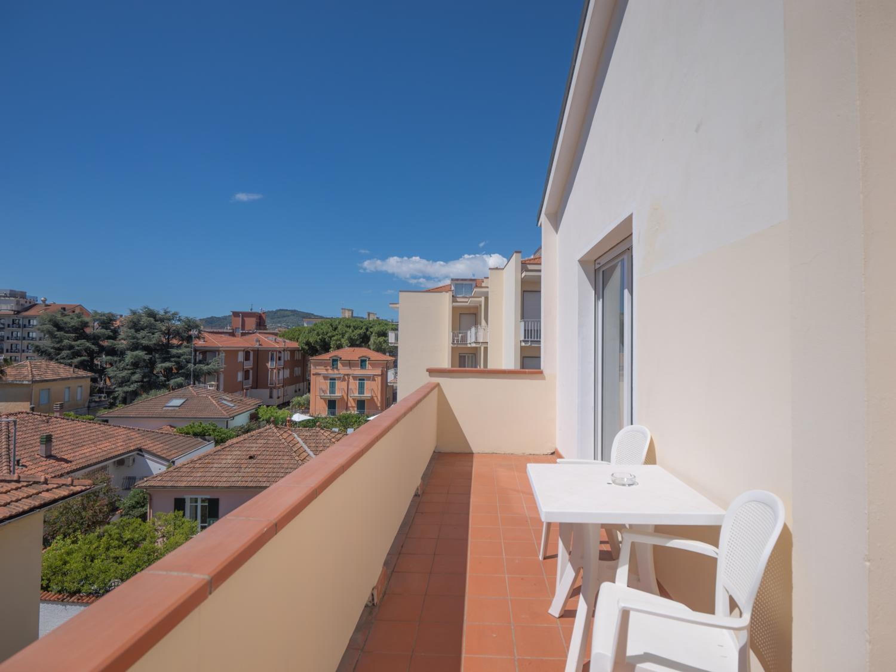 Double or Twin Room with Balcony - Photo 30