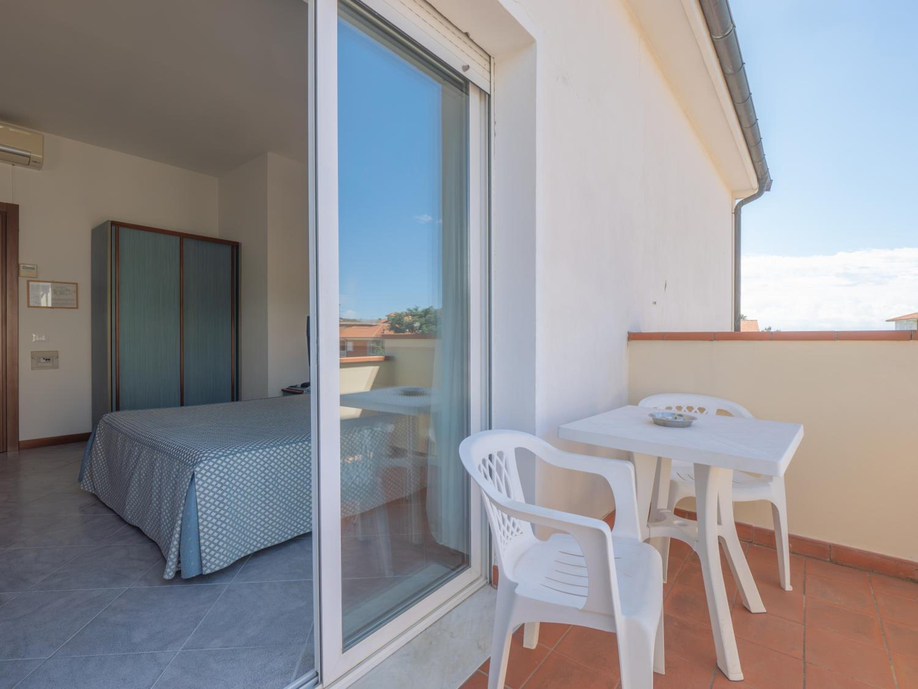 Double or Twin Room with Balcony - Photo 29