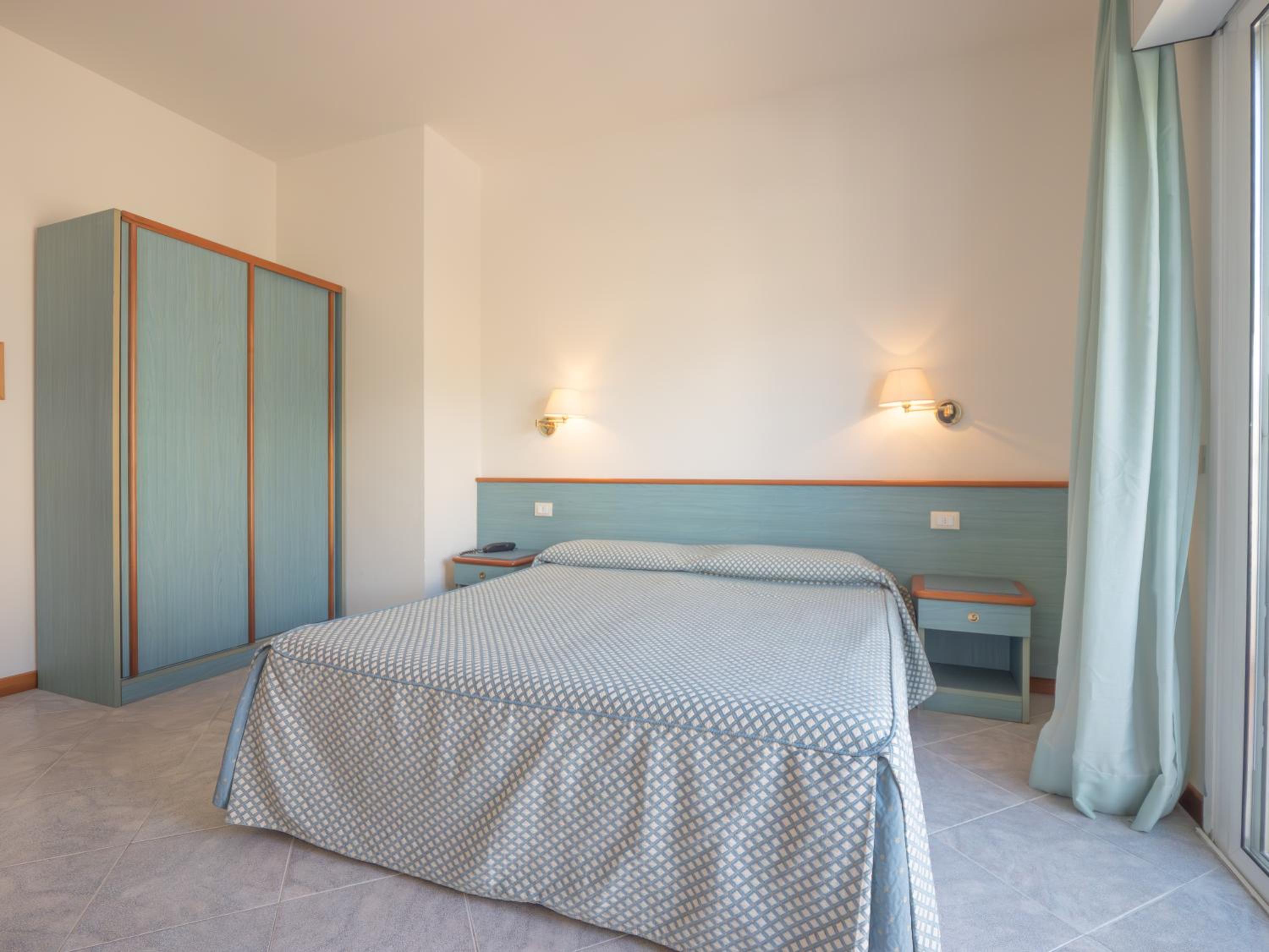Double or Twin Room with Balcony - Photo 27