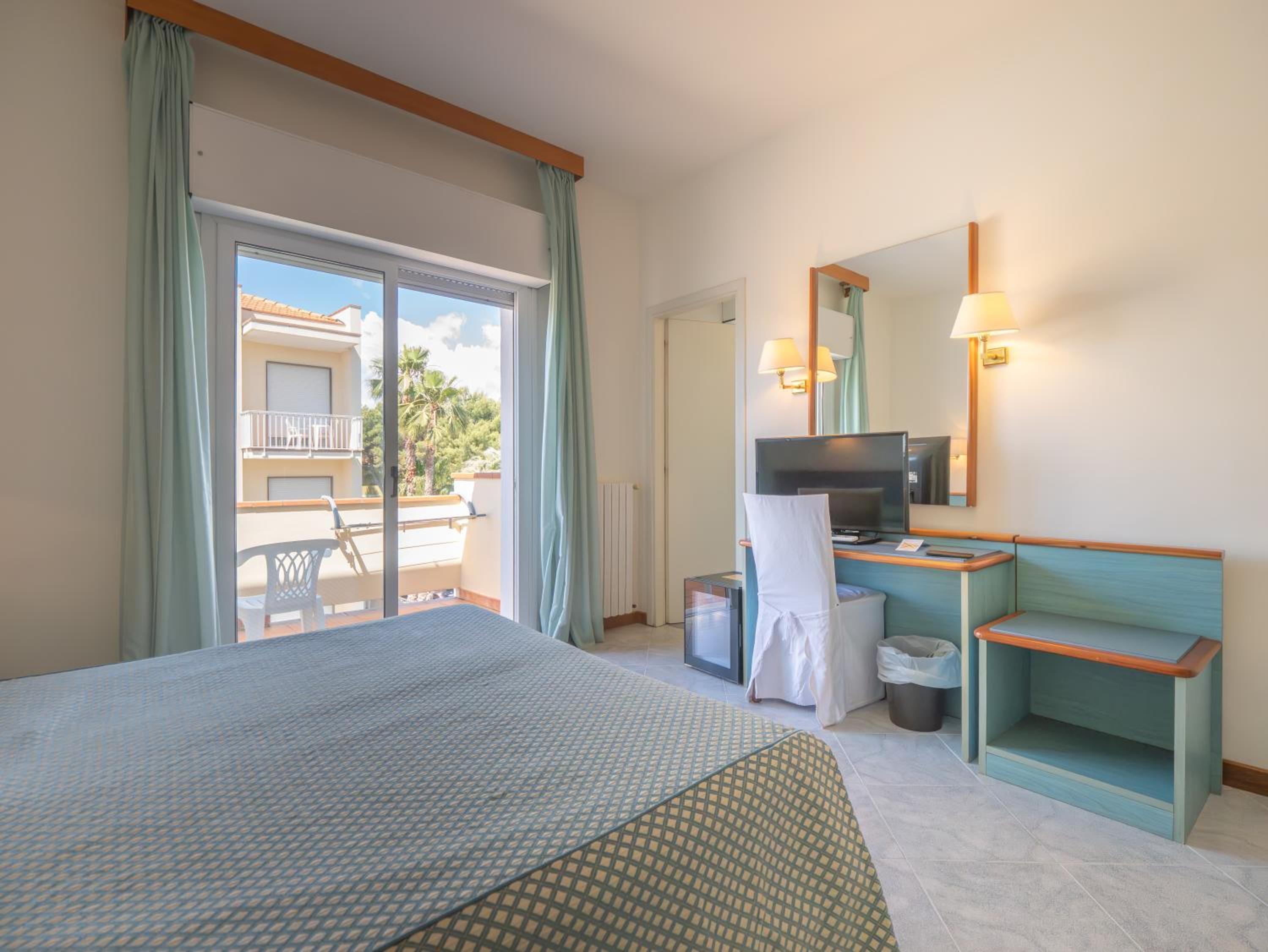 Double or Twin Room with Balcony - Photo 26
