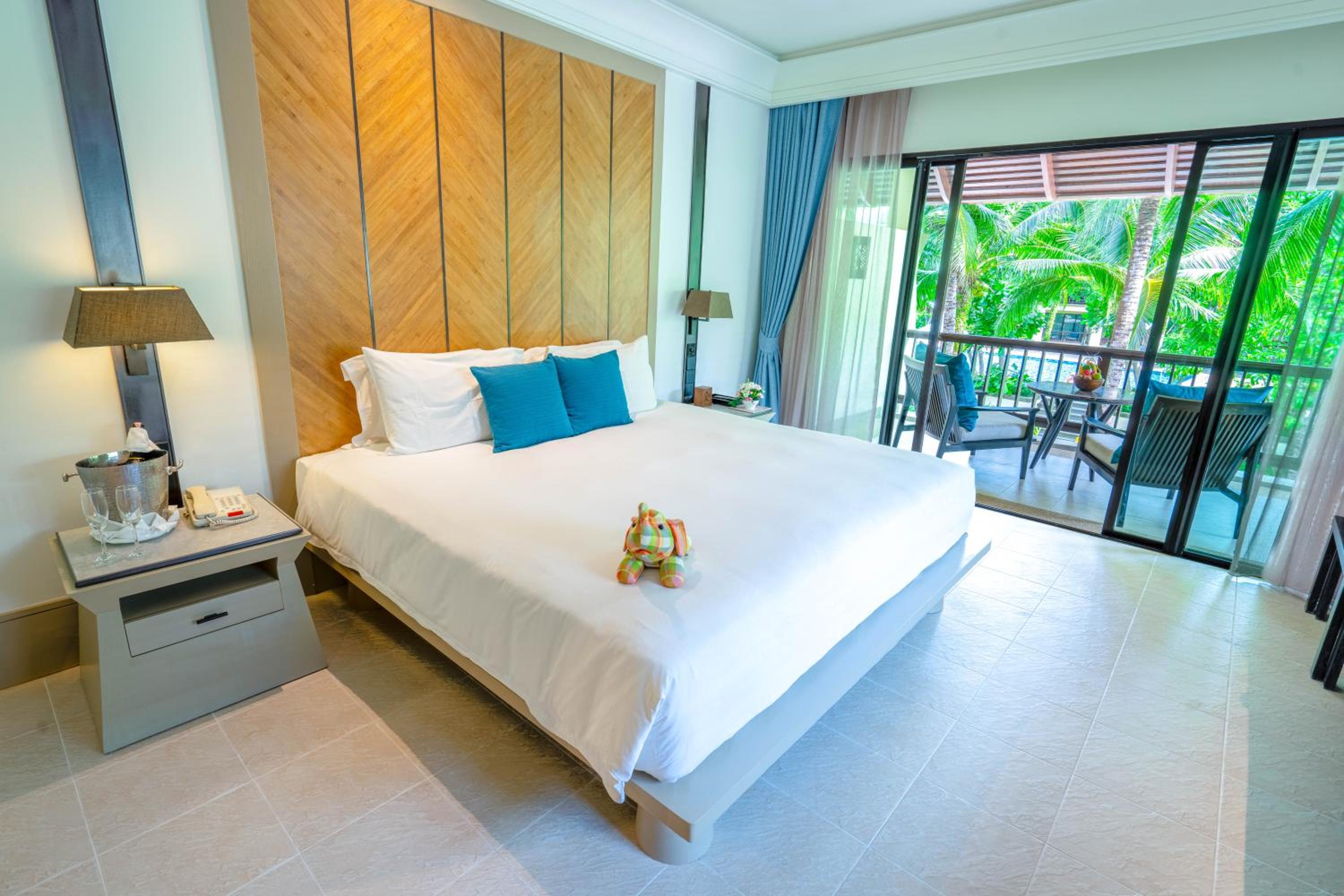Deluxe Garden Pavilion King Room (Lower Floor) - Free Airport Shuttle - Photo 9